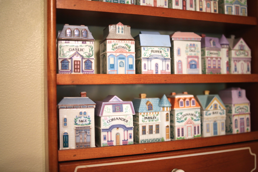 Charming Spice Rack with Containers