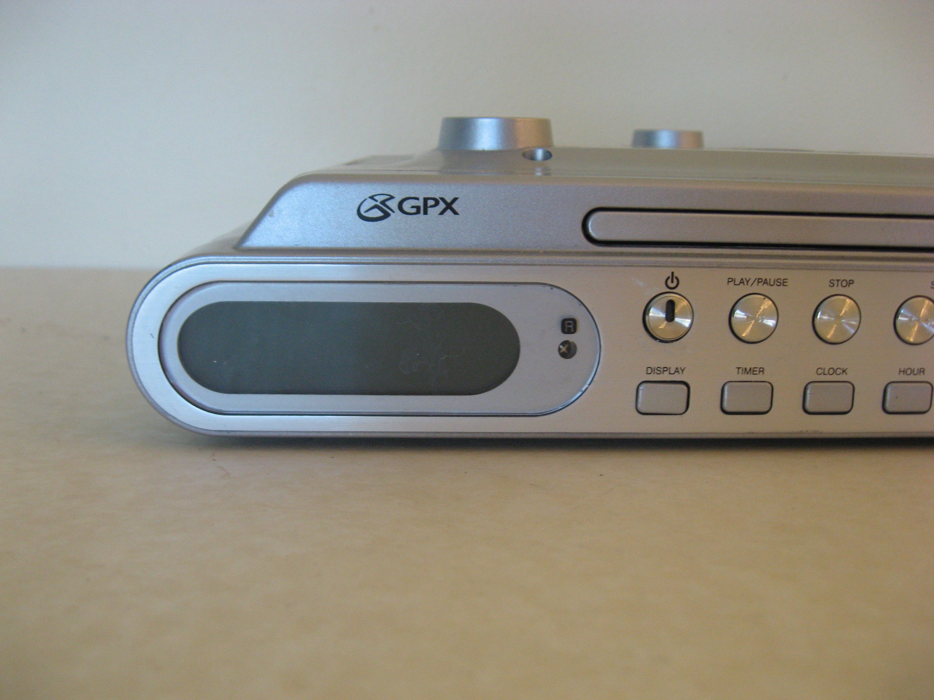 GPX Undercounter Radio/CD Player