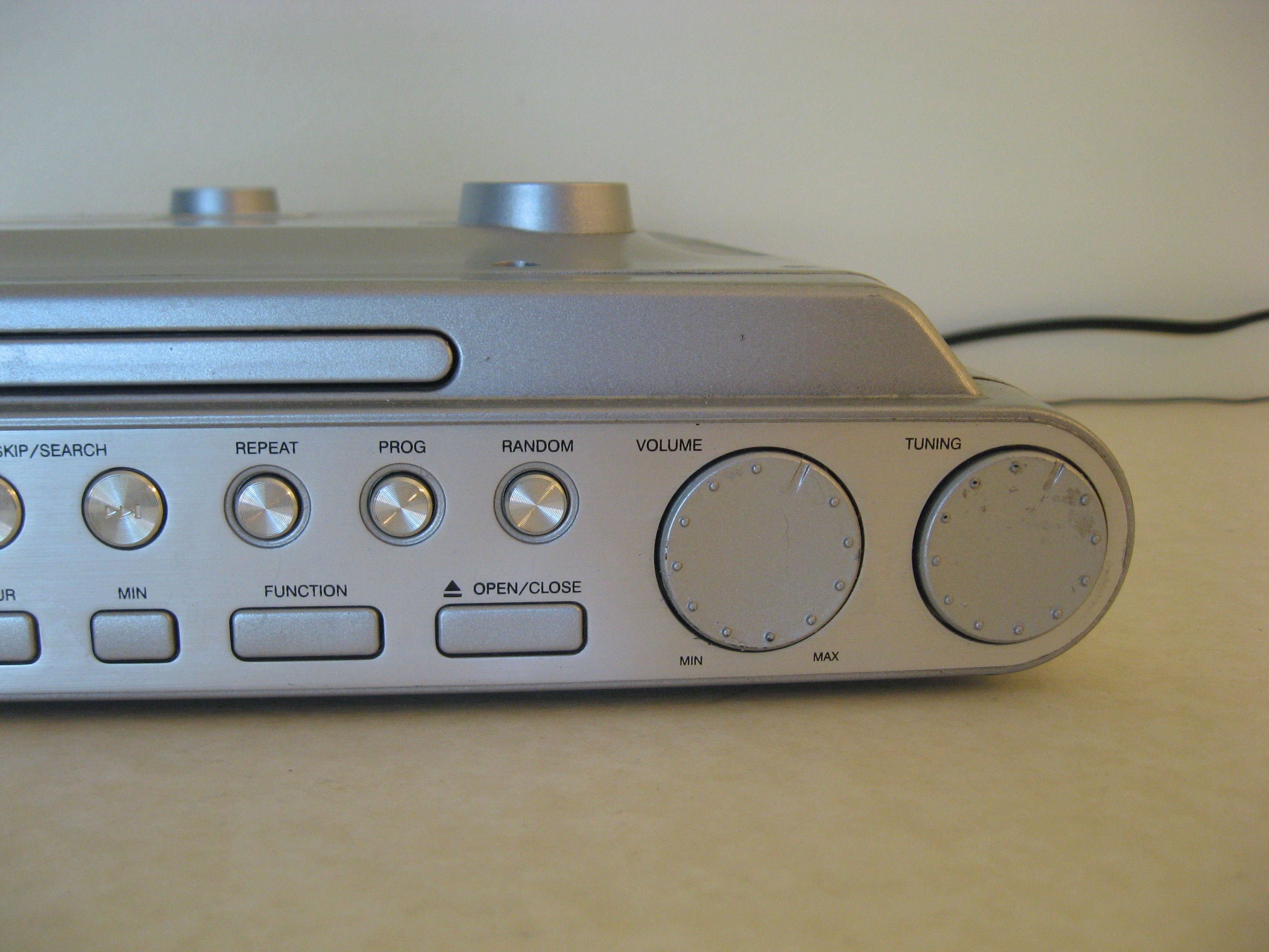 GPX Undercounter Radio/CD Player