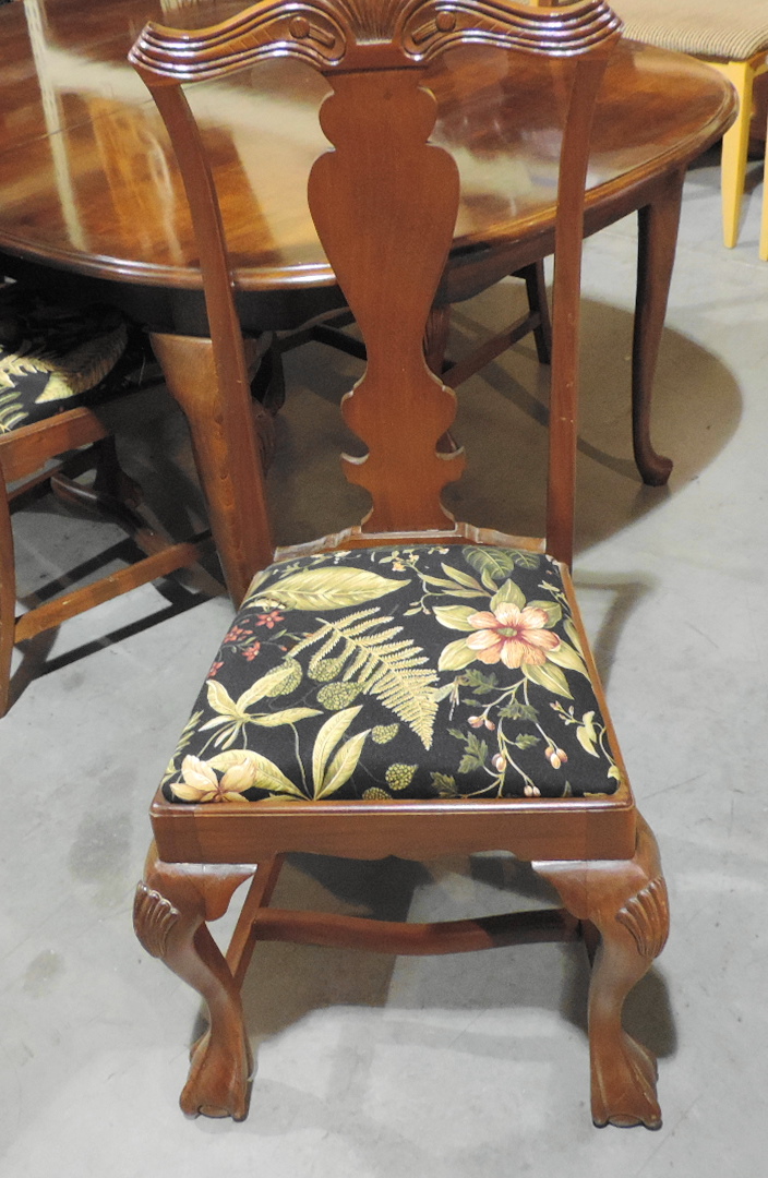 Queen Anne Style Dining Table and Four Chairs