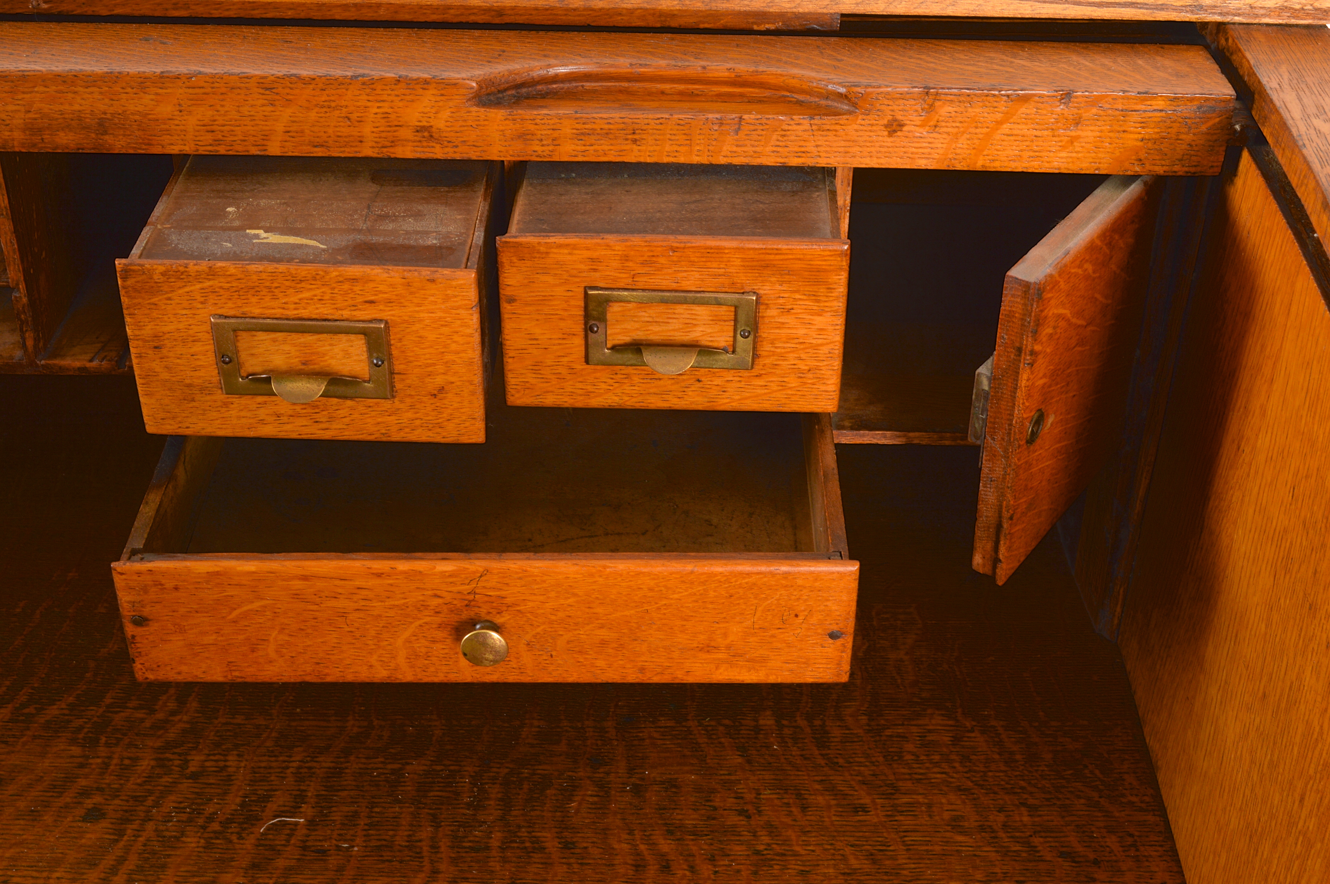 Tiger Oak Veneer Roll-Top Desk