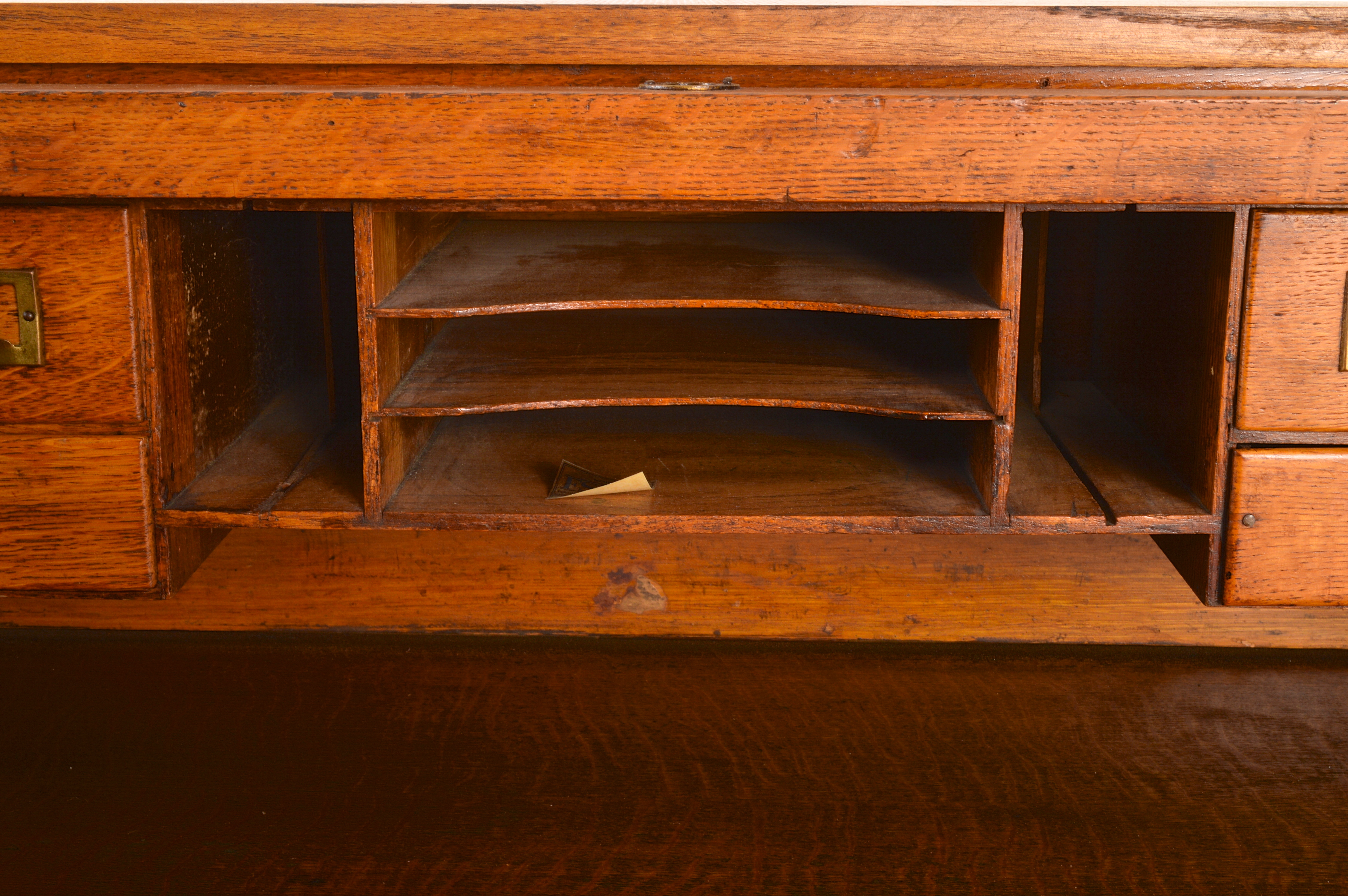 Tiger Oak Veneer Roll-Top Desk