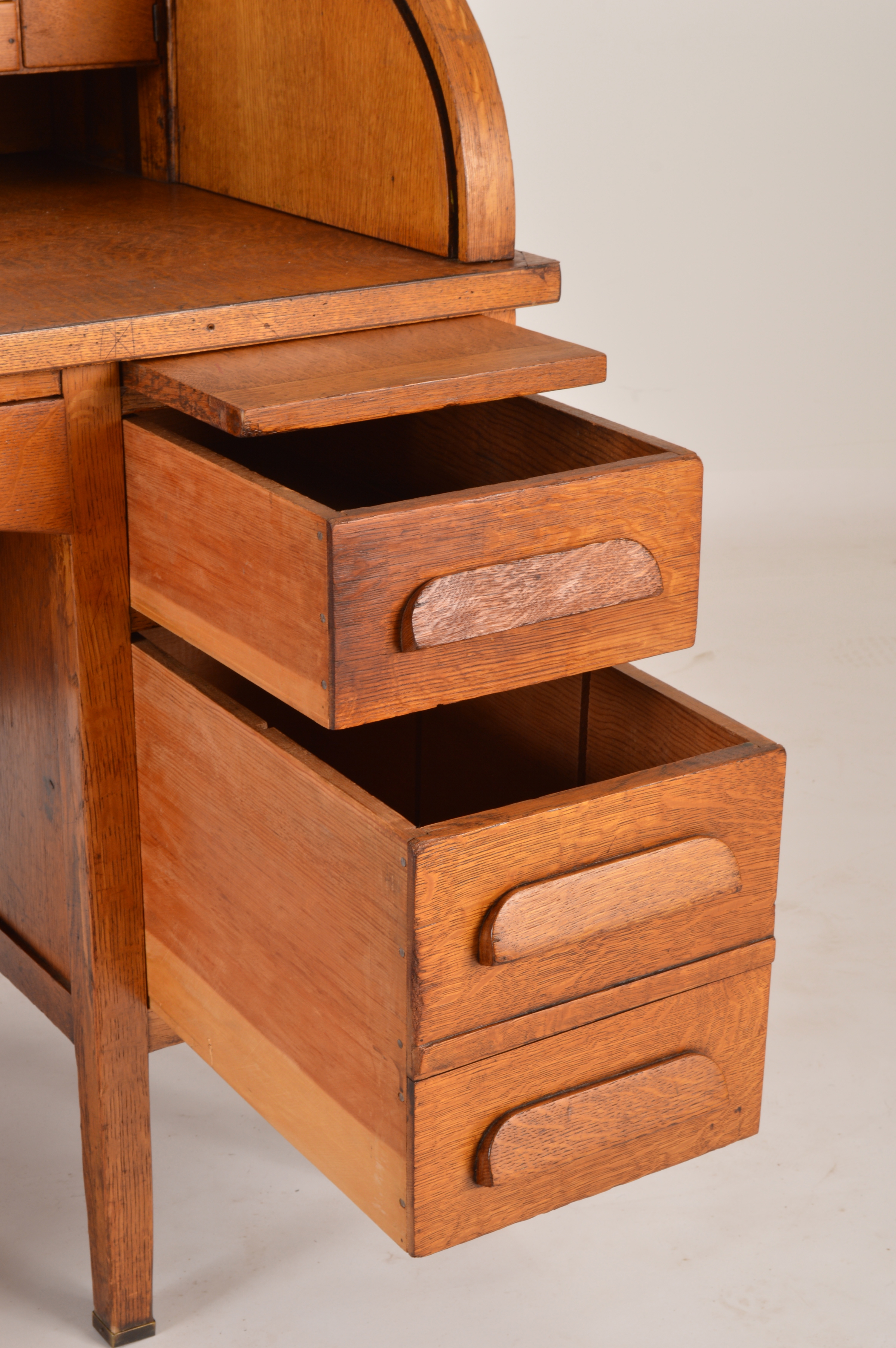 Tiger Oak Veneer Roll-Top Desk