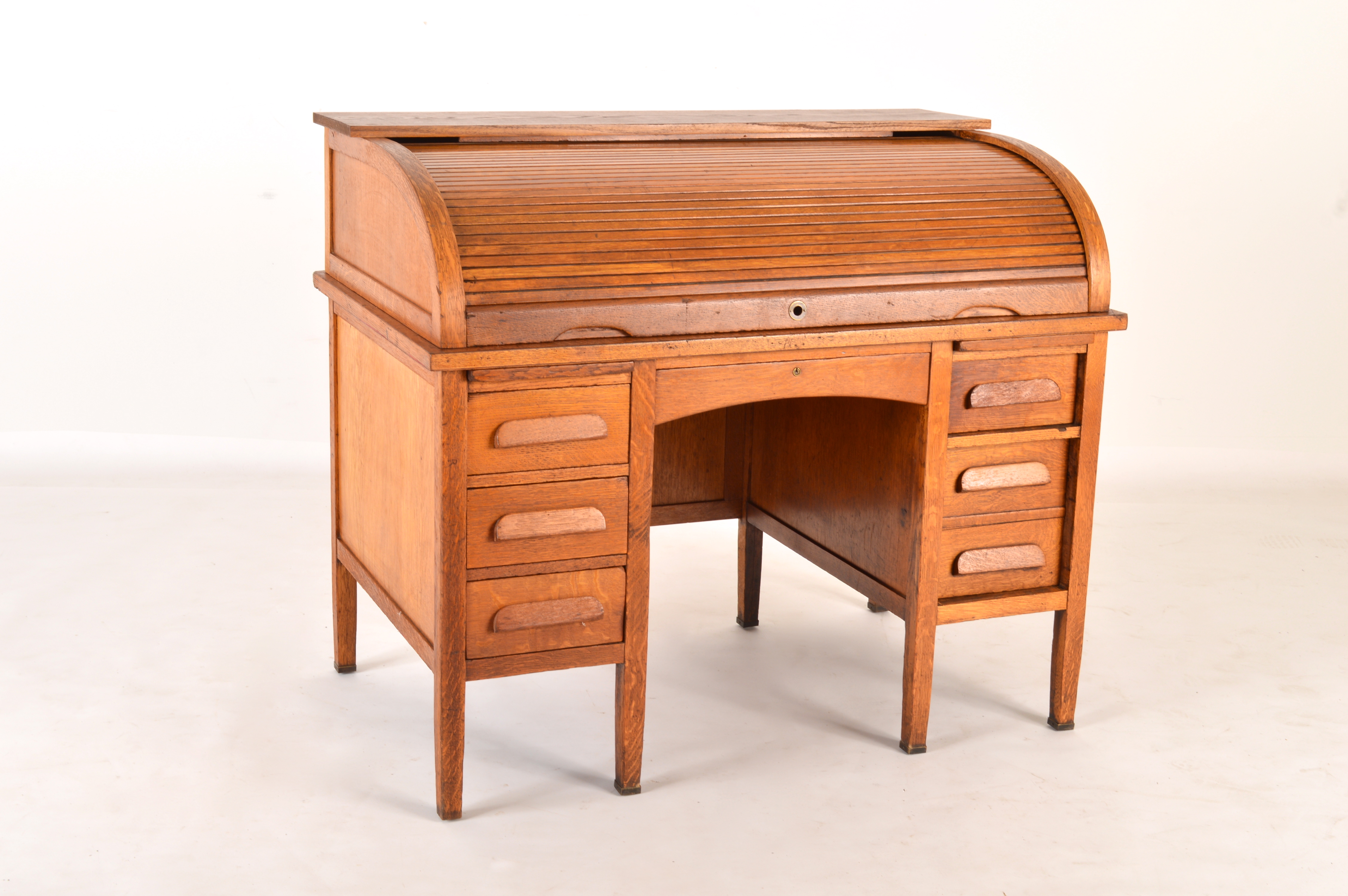 Tiger Oak Veneer Roll-Top Desk
