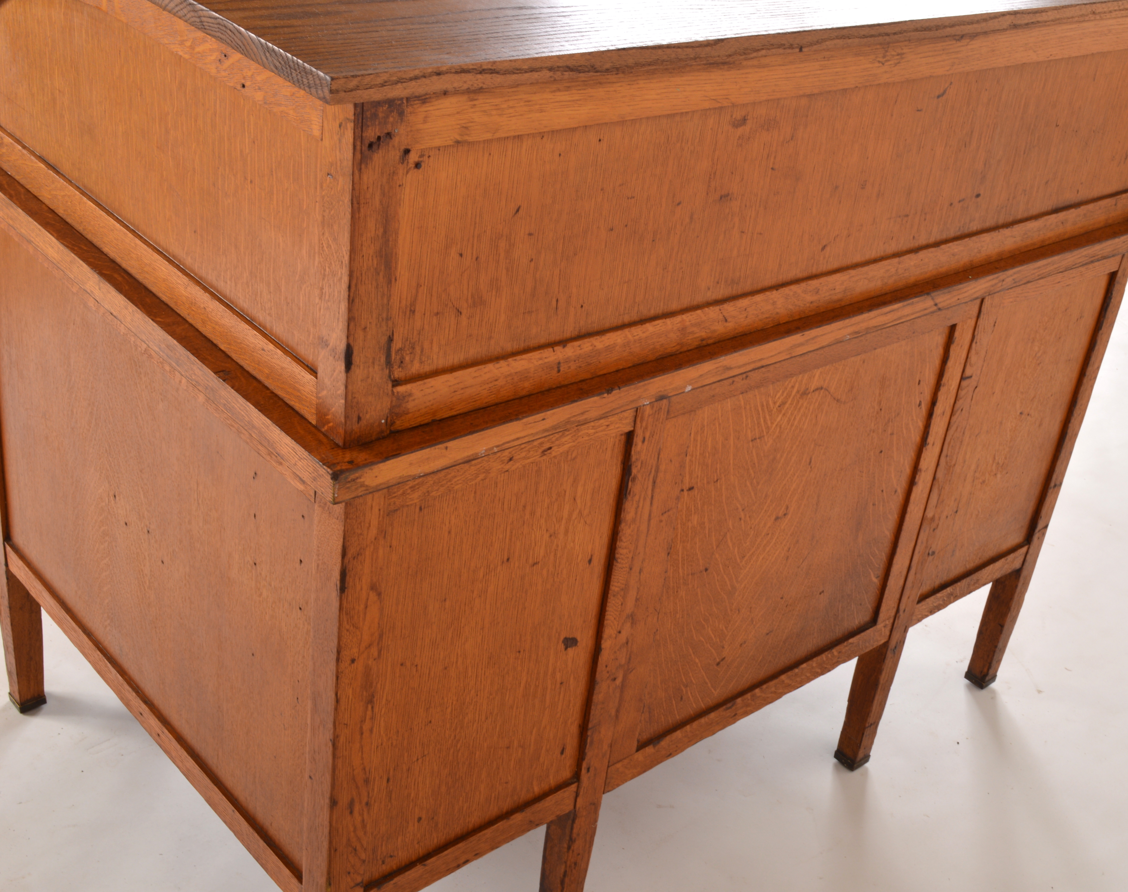 Tiger Oak Veneer Roll-Top Desk