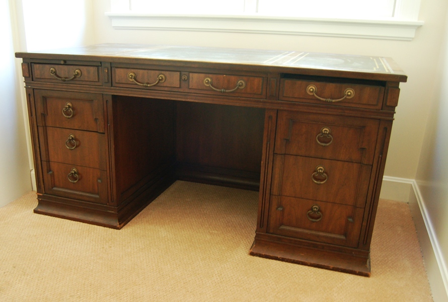 Sligh Furniture Leather Top Desk