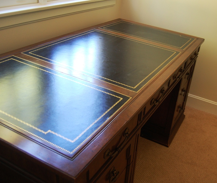 Sligh Furniture Leather Top Desk