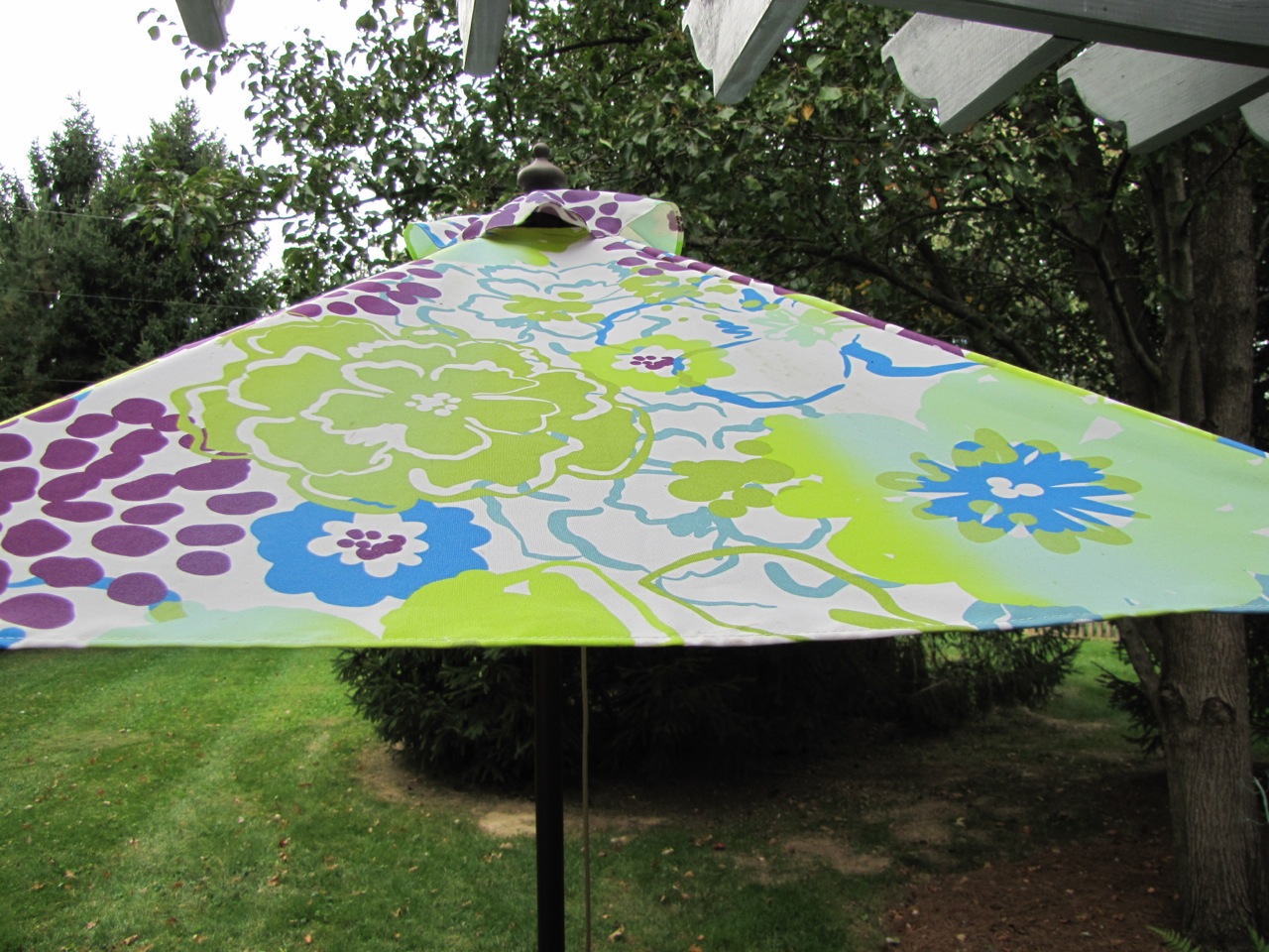 Smith and Hawken Edinborough Patio Dining Table and Chairs 