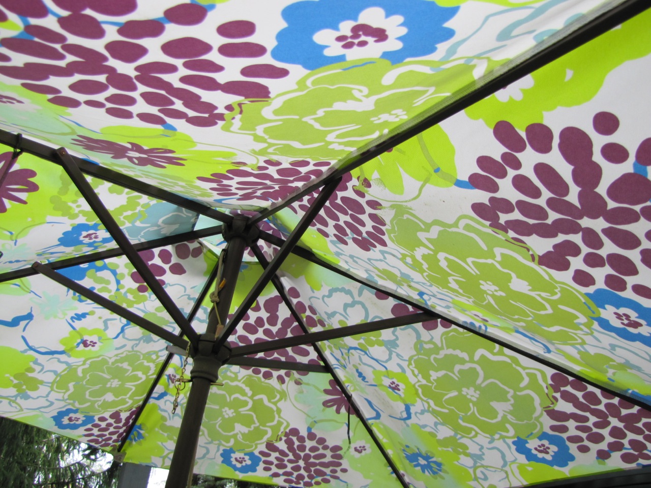 Smith and Hawken Edinborough Patio Dining Table and Chairs 