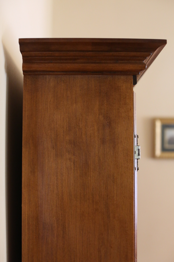 Sprague & Carleton Solid Rock Maple China Cabinet