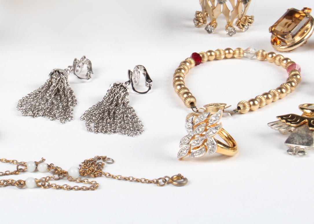 Collection of Vintage Jewelry Including Art Deco Muro Watch