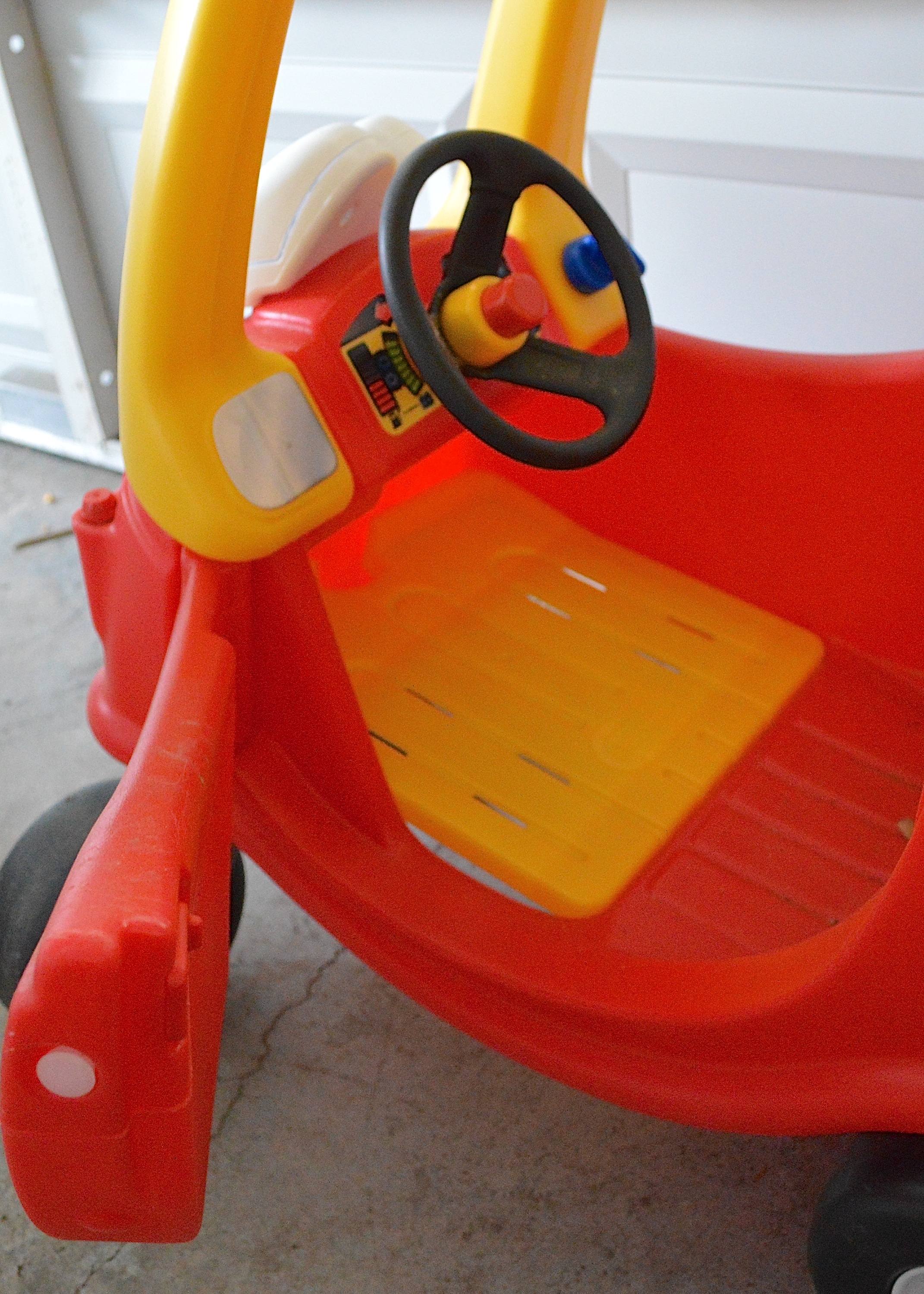 Little Tikes "Cozy Coupe" Plastic Toy Car