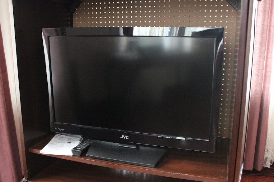 32" JVC LCD Flat Screen TV/DVD Combo 
