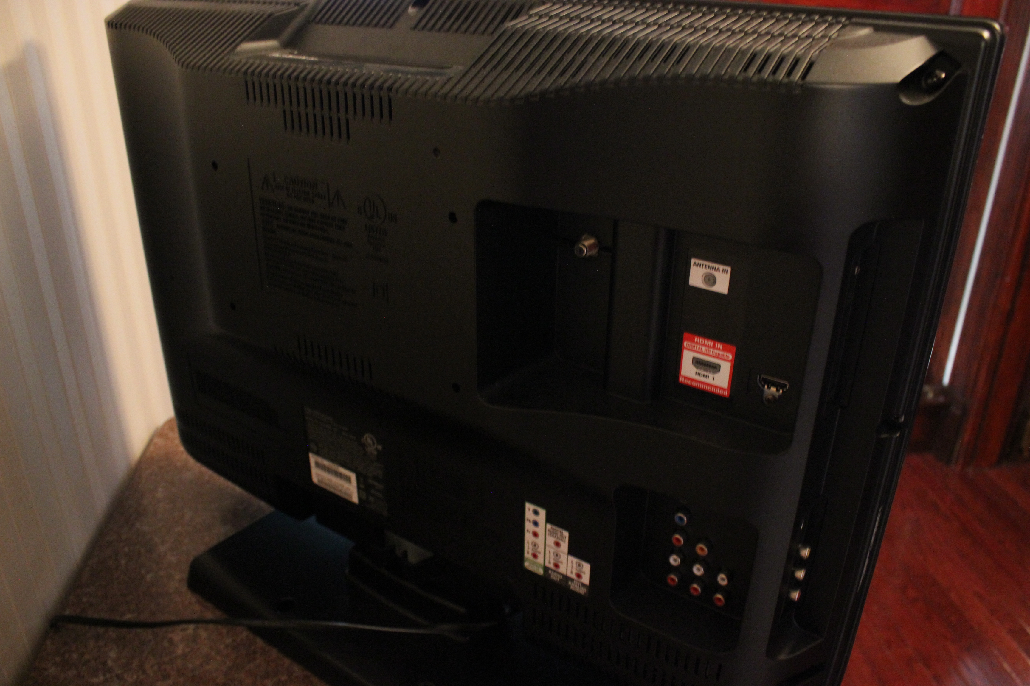 Emerson 26" LCD Flat Screen TV/DVD Combo 