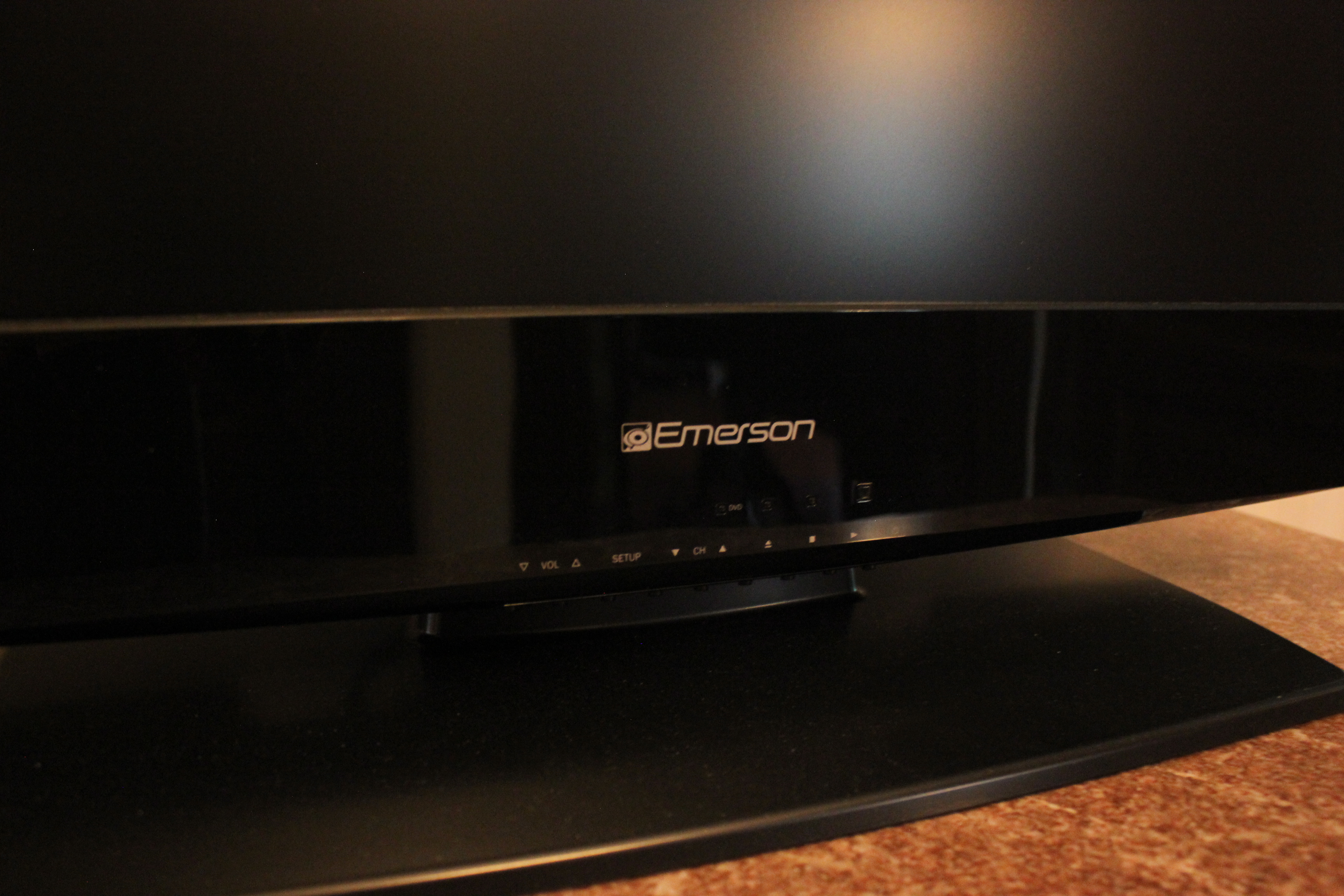 Emerson 26" LCD Flat Screen TV/DVD Combo 