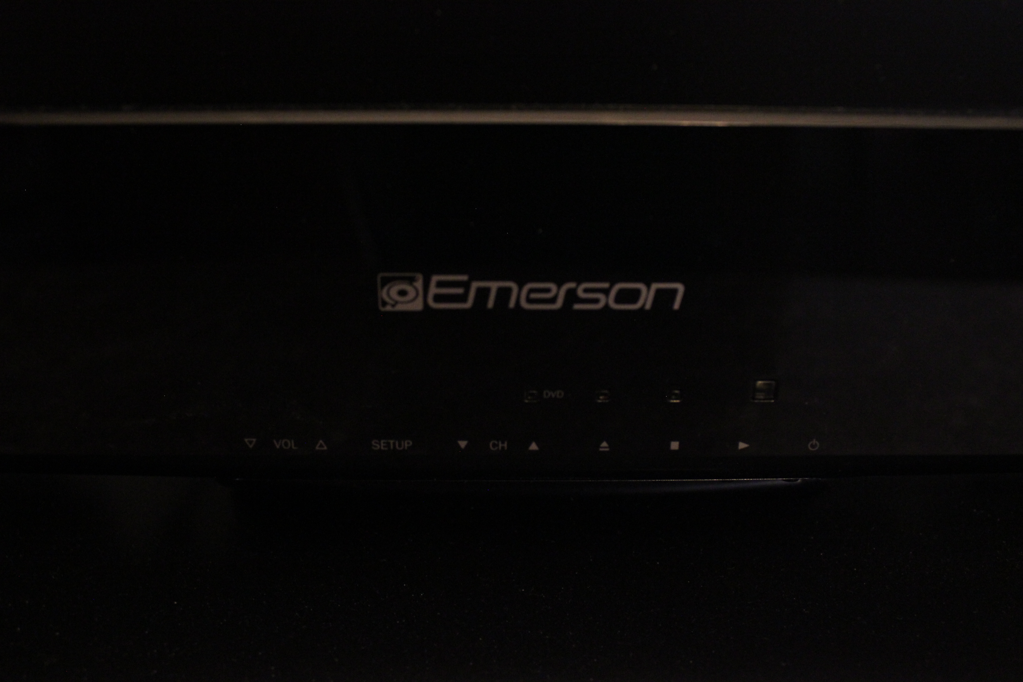 Emerson 26" LCD Flat Screen TV/DVD Combo 