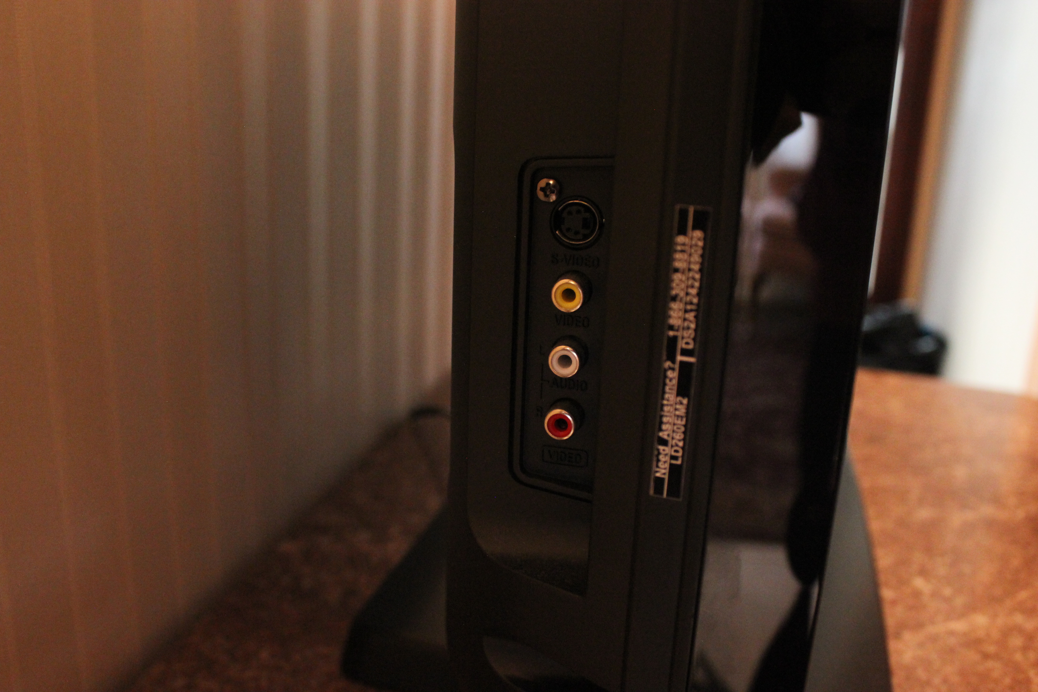 Emerson 26" LCD Flat Screen TV/DVD Combo 