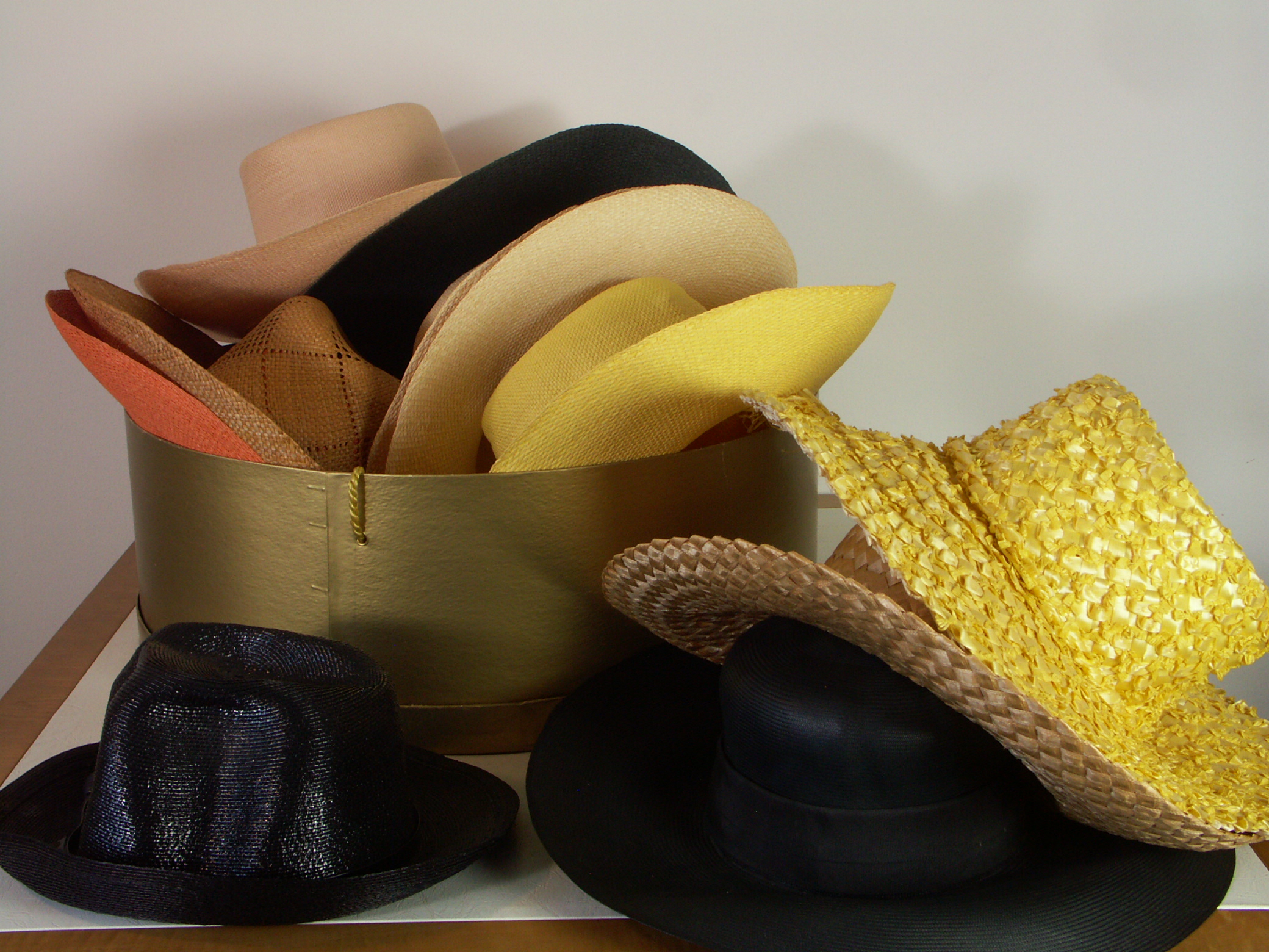 Lot of Women's Vintage Straw Dress/Casual Hats