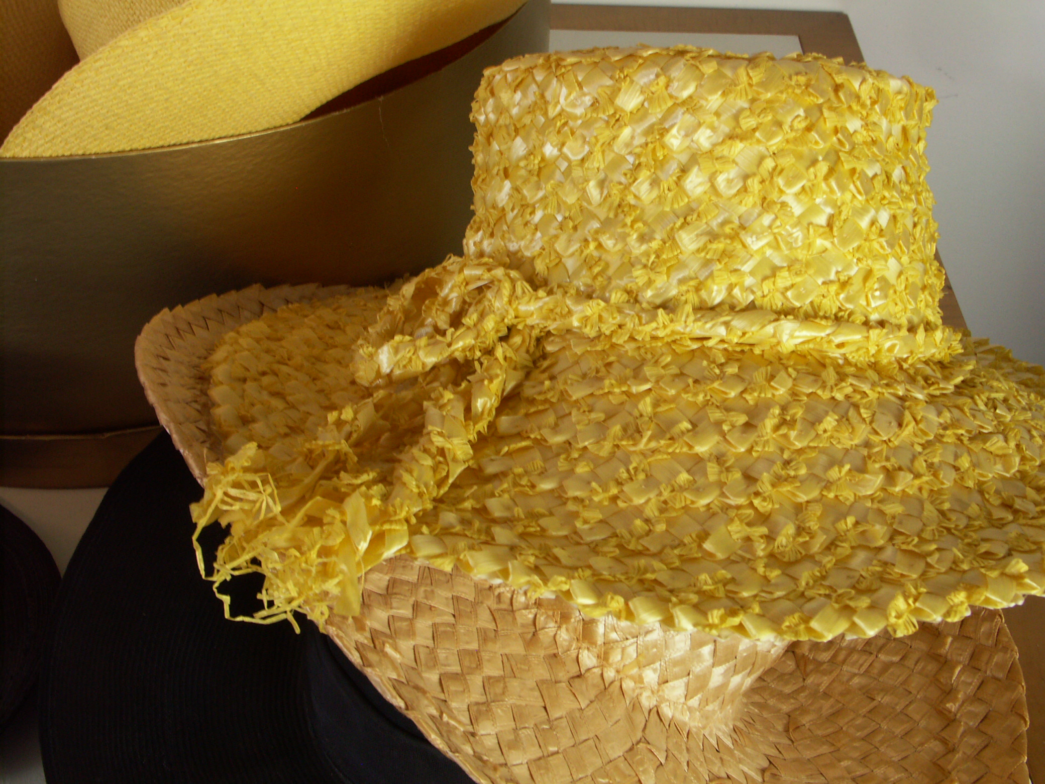 Lot of Women's Vintage Straw Dress/Casual Hats