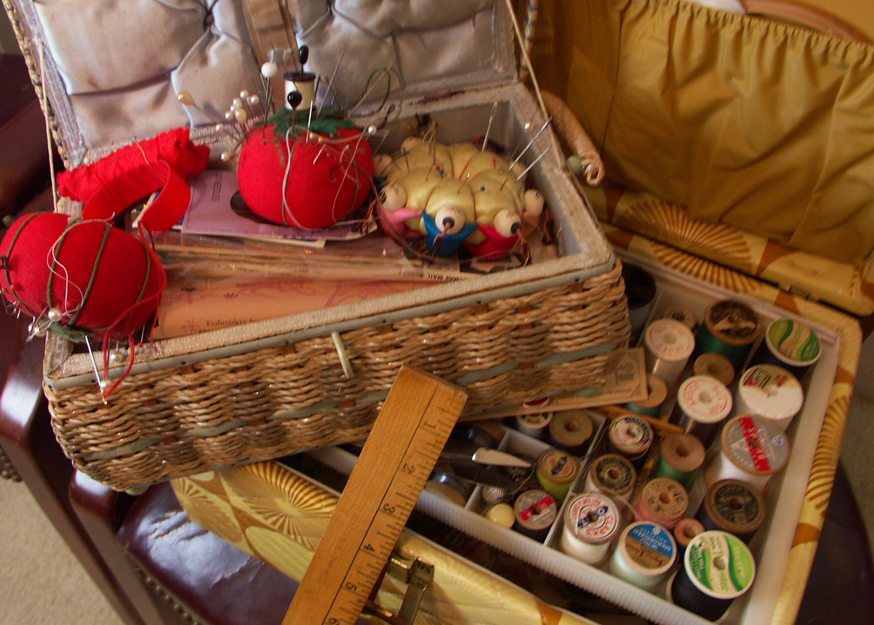 Vintage Sewing Notions Lot