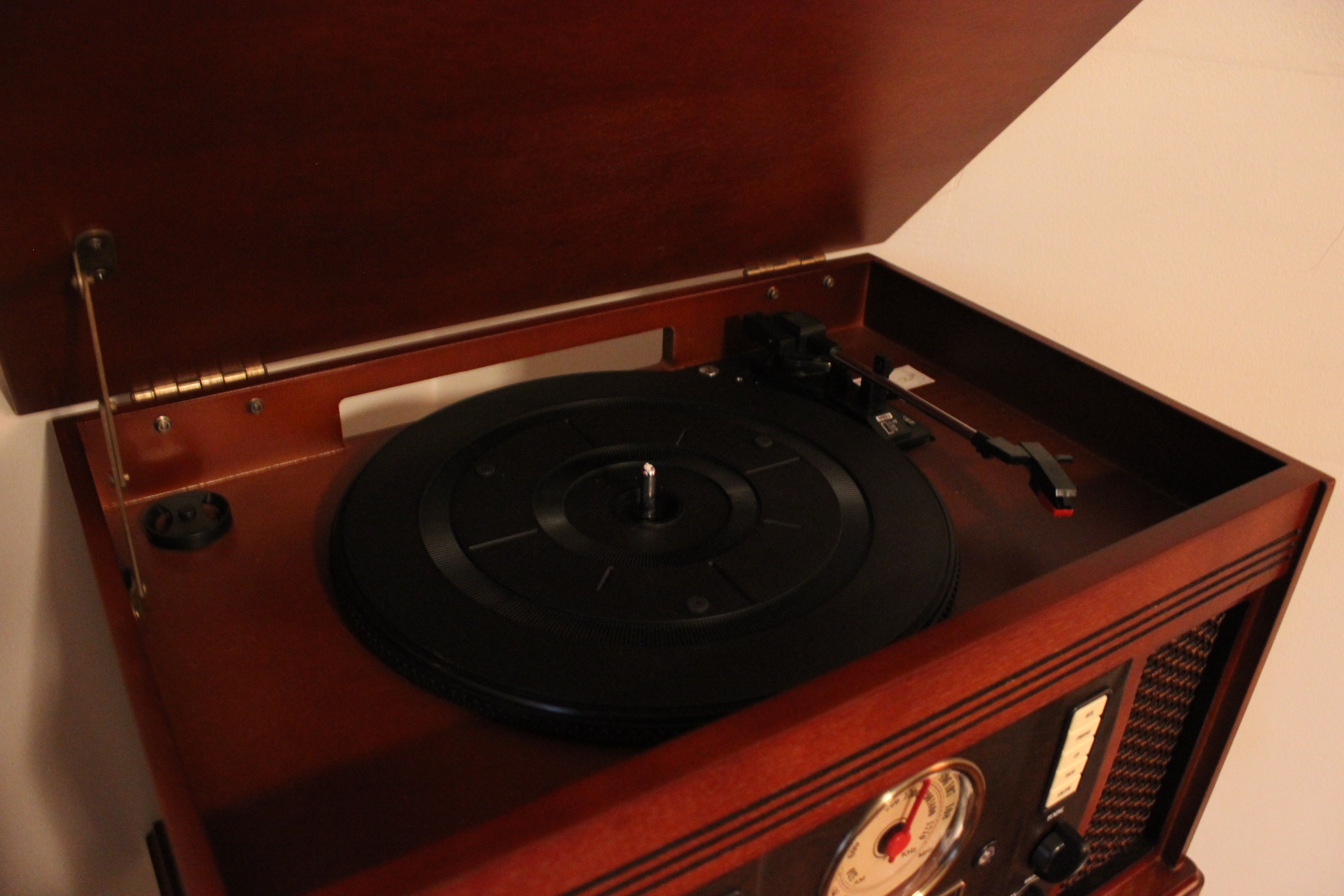 Innovative Technology Aviator 5-in-1 Stereo System with Records