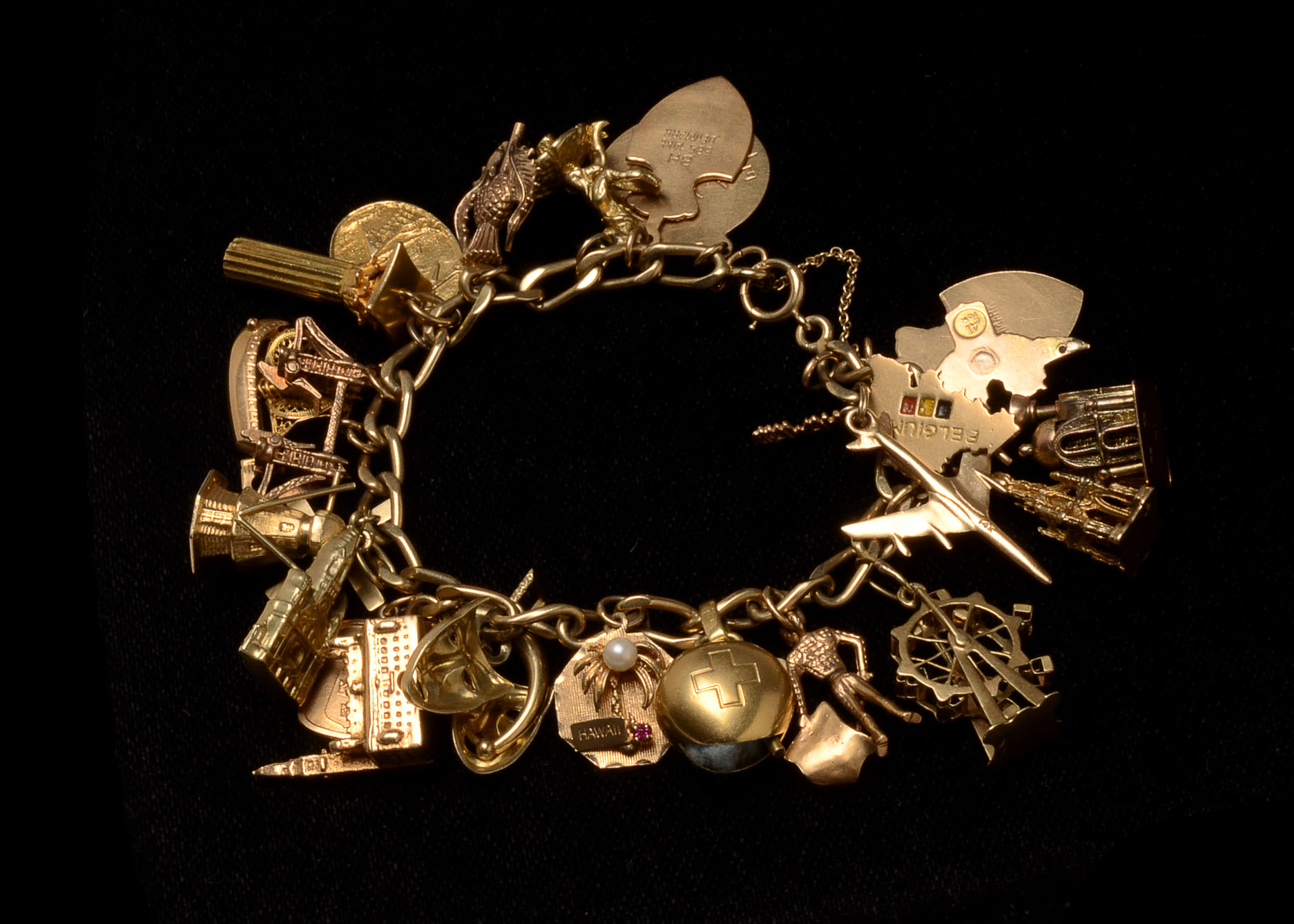 Vintage 14 K Yellow Gold Charm Bracelet (48.1 dwt)