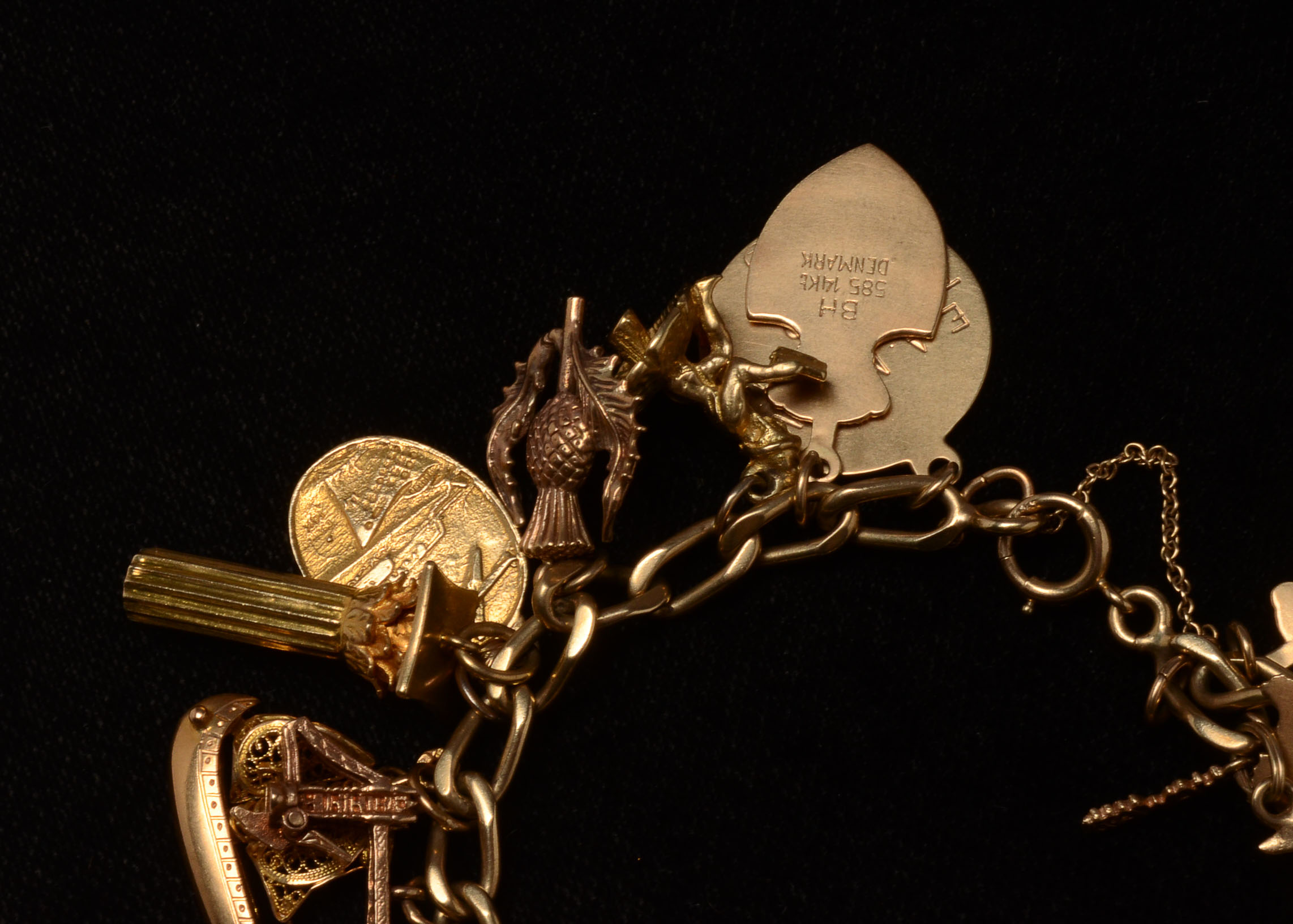 Vintage 14 K Yellow Gold Charm Bracelet (48.1 dwt)