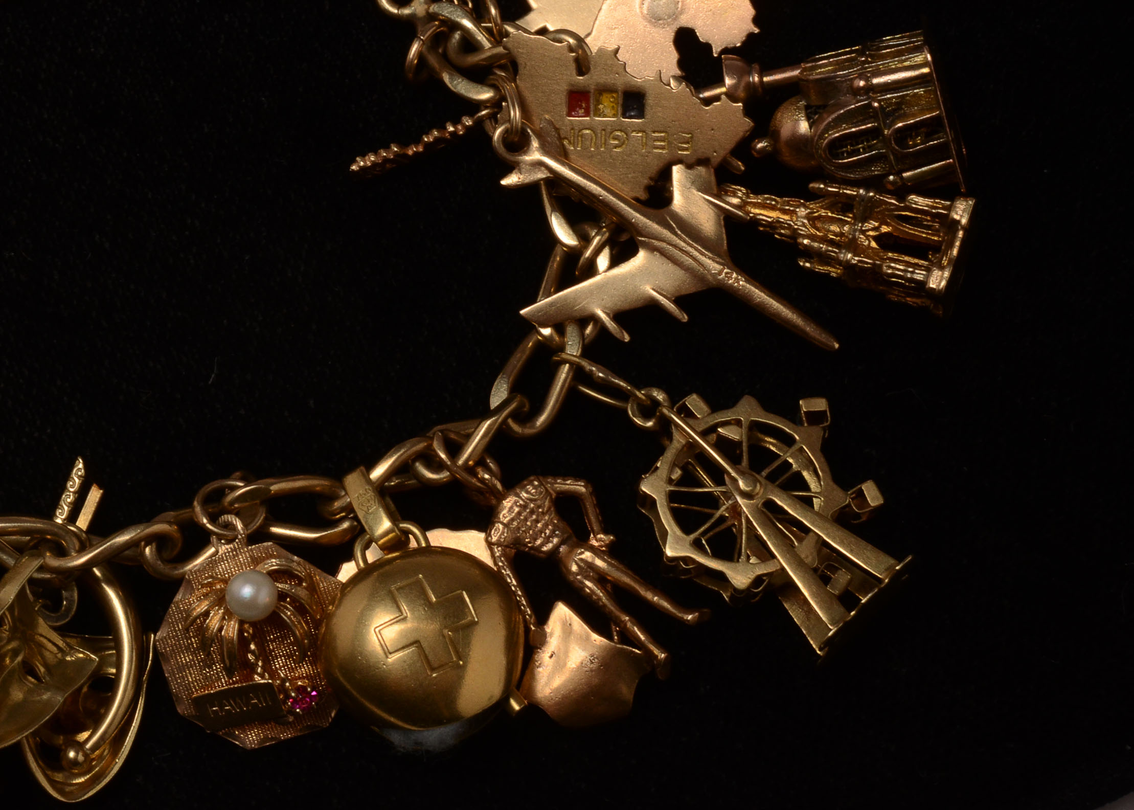 Vintage 14 K Yellow Gold Charm Bracelet (48.1 dwt)