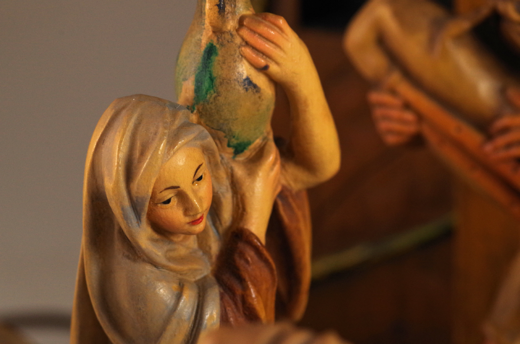 ANRI Hand-Carved Italian Nativity Creche Set