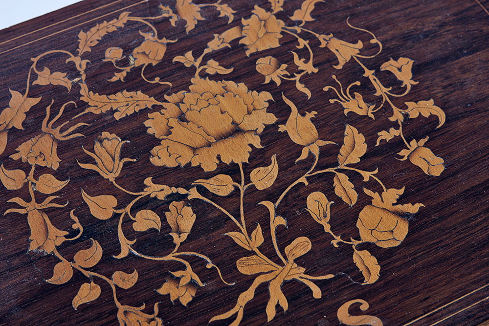 Mahogany Veneered Jewelry Box with Inlaid Satinwood Marquetry