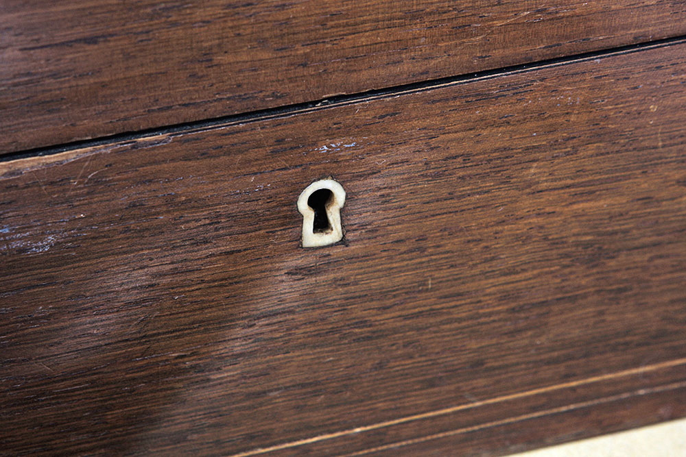 Mahogany Veneered Jewelry Box with Inlaid Satinwood Marquetry