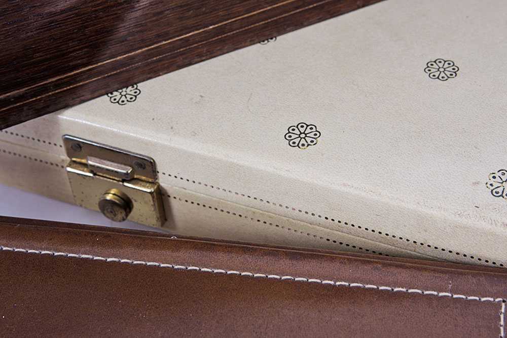 Mahogany Veneered Jewelry Box with Inlaid Satinwood Marquetry