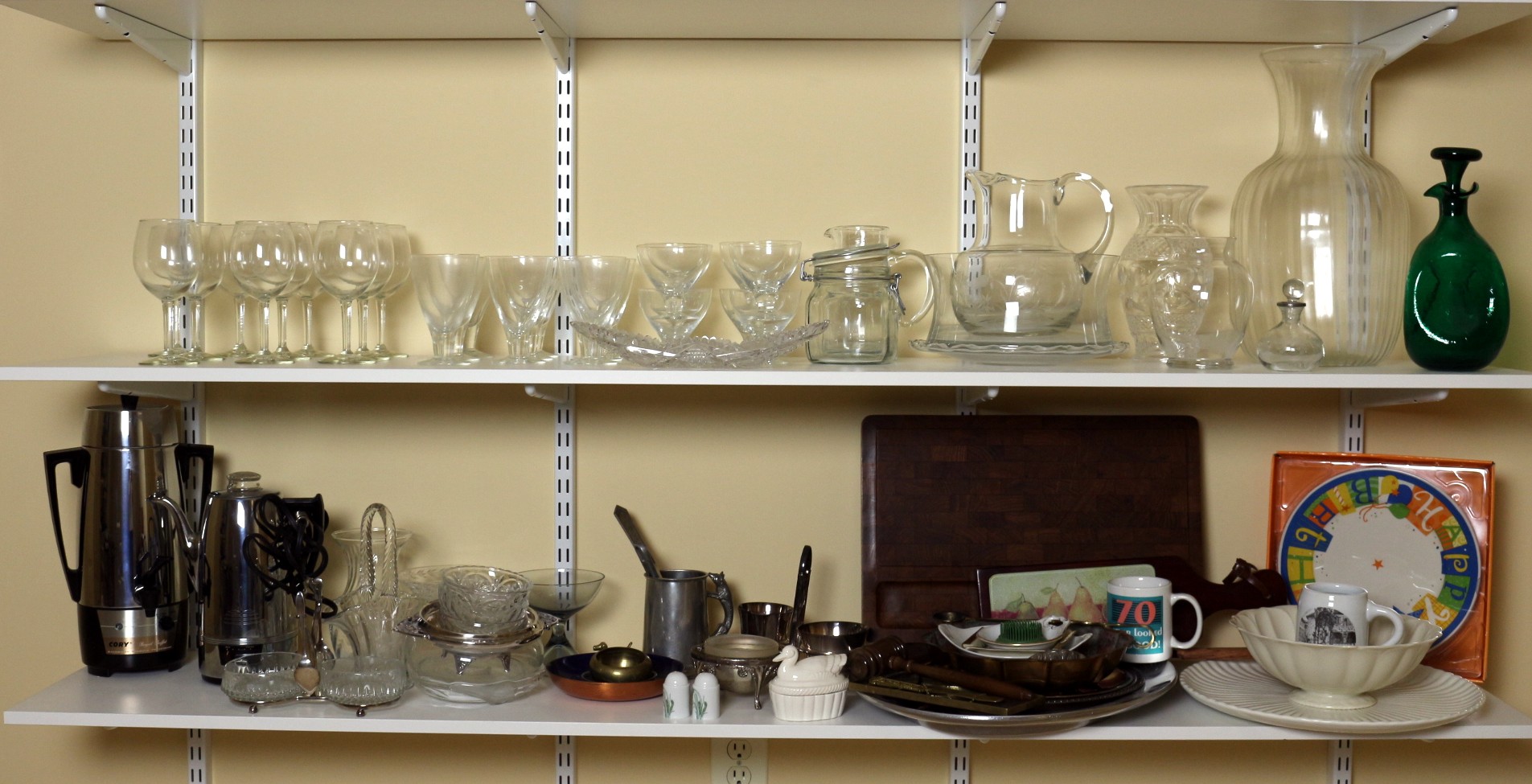 Entertainment and Decor Cleanout Lot