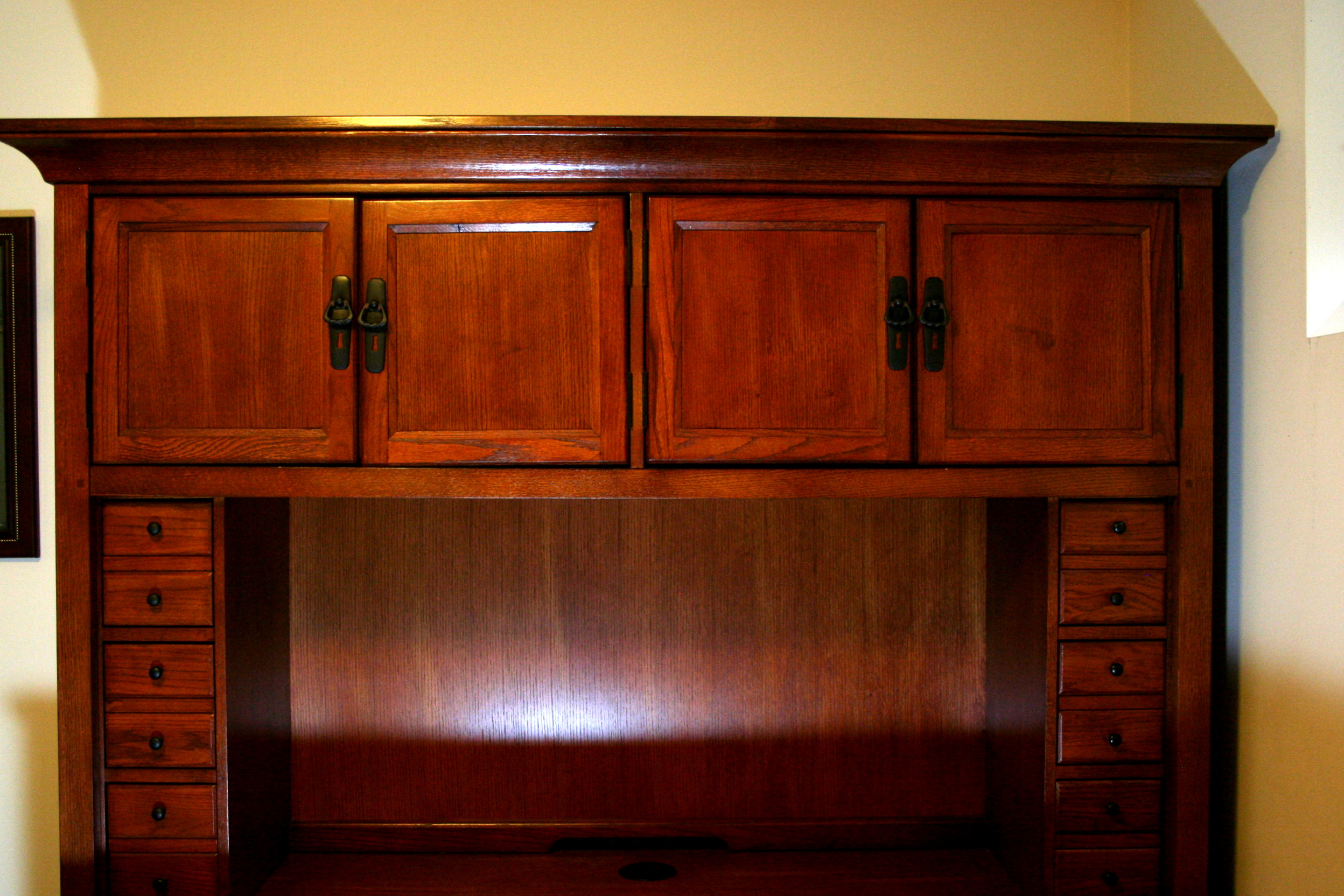 Wynwood L-Shaped Desk and Hutch