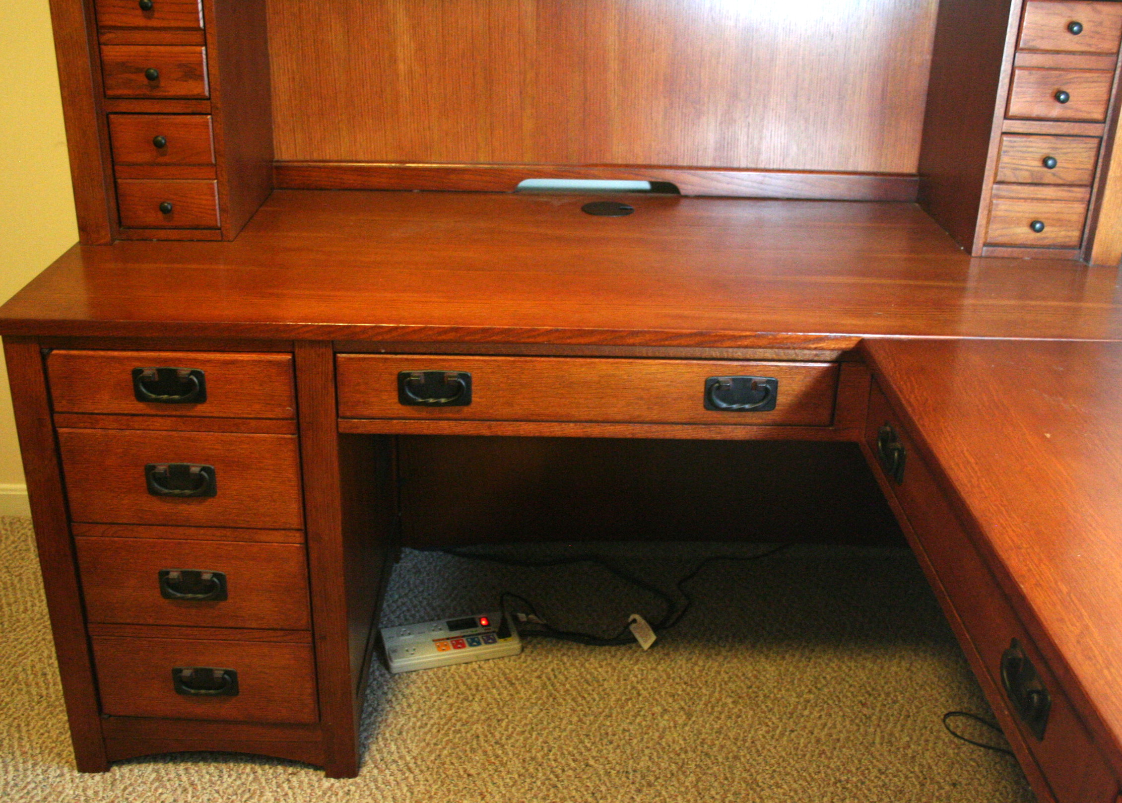 Wynwood L-Shaped Desk and Hutch