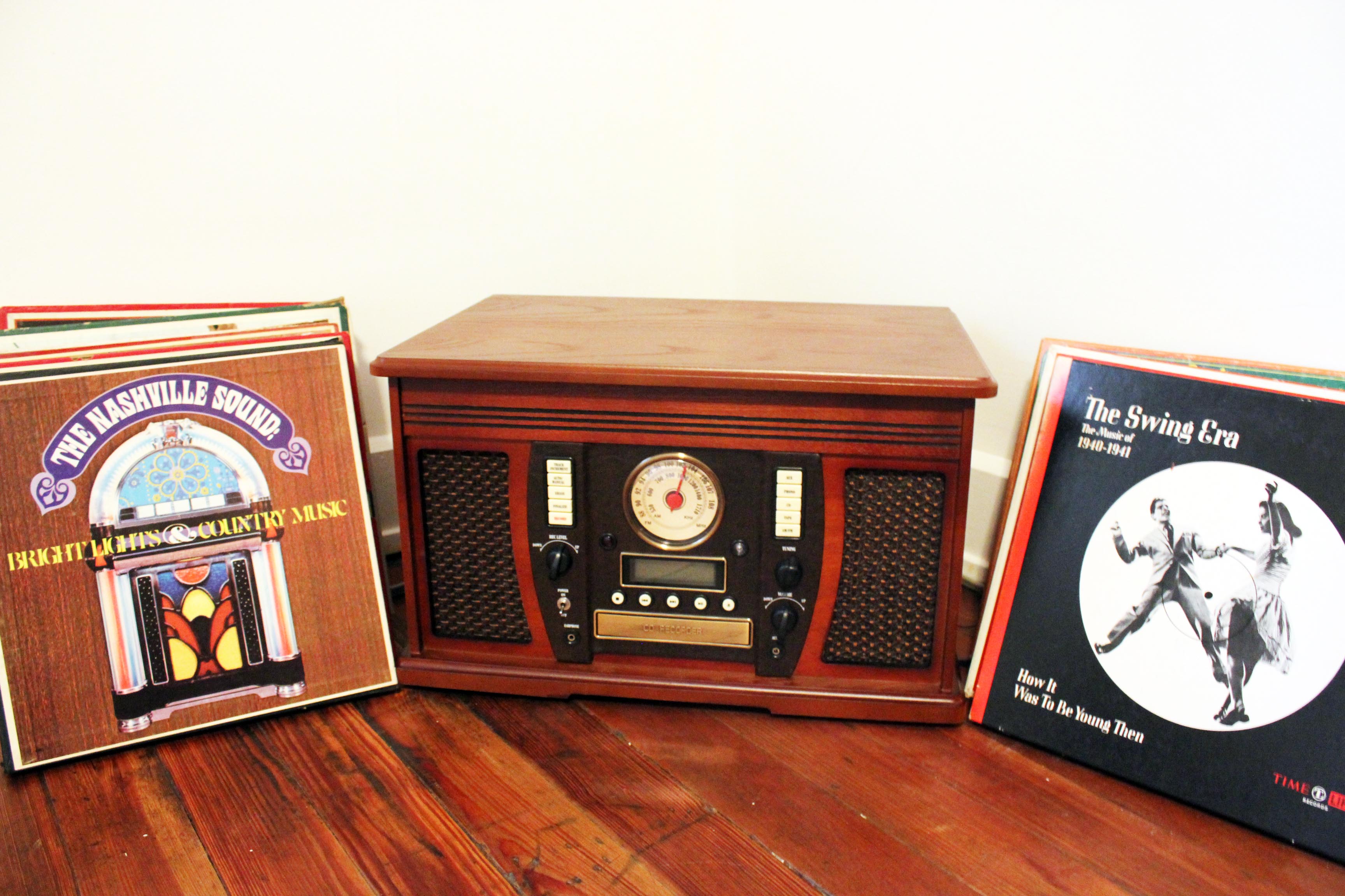 Innovative Technology Aviator 5-in-1 Stereo System with Records