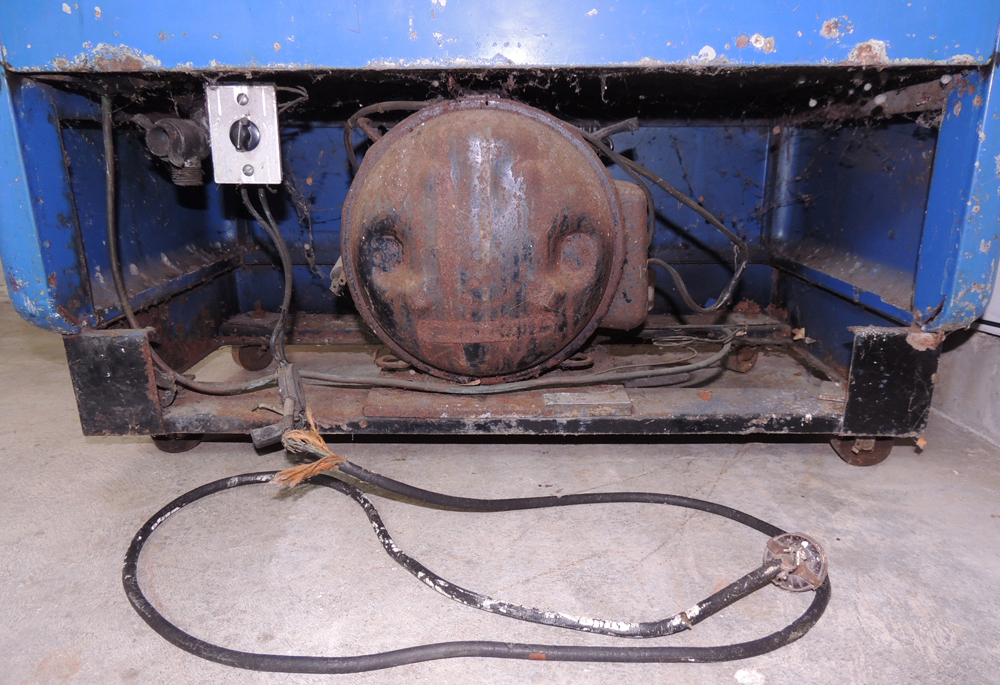 1950s Vintage Pepsi-Cola Vending Machine Cooler