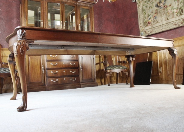 Thomasville Impressions "Trafalgar" Diningroom Table & 8 Chairs