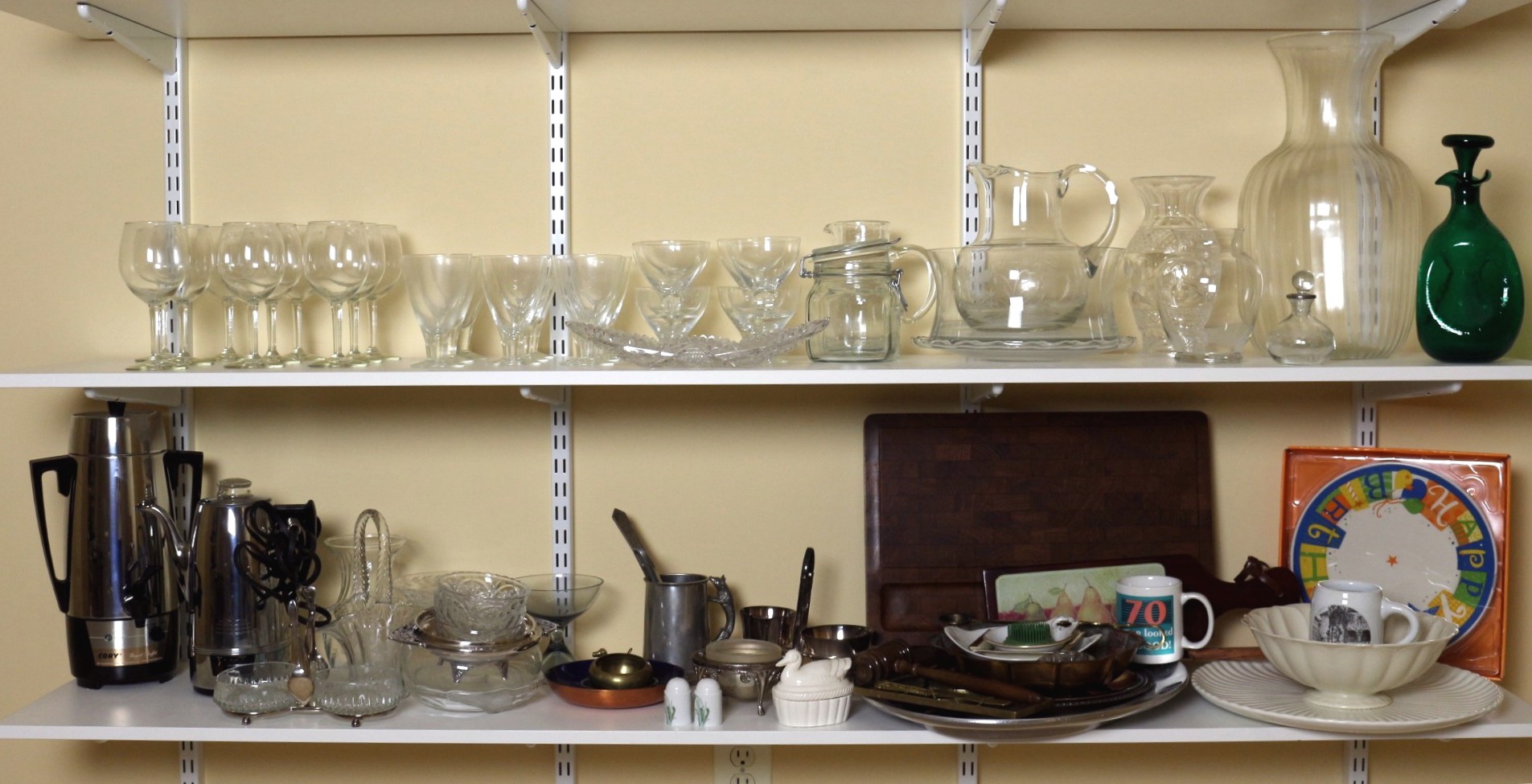 Entertainment and Decor Cleanout Lot