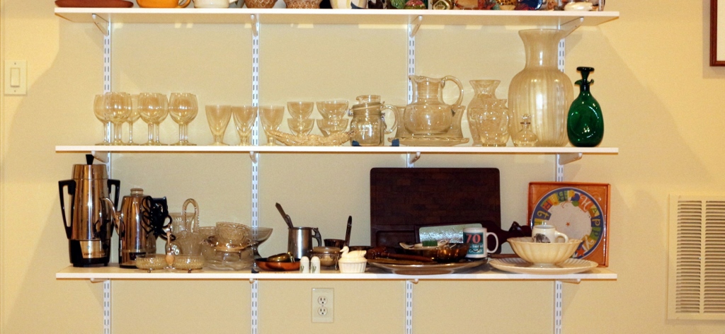 Entertainment and Decor Cleanout Lot