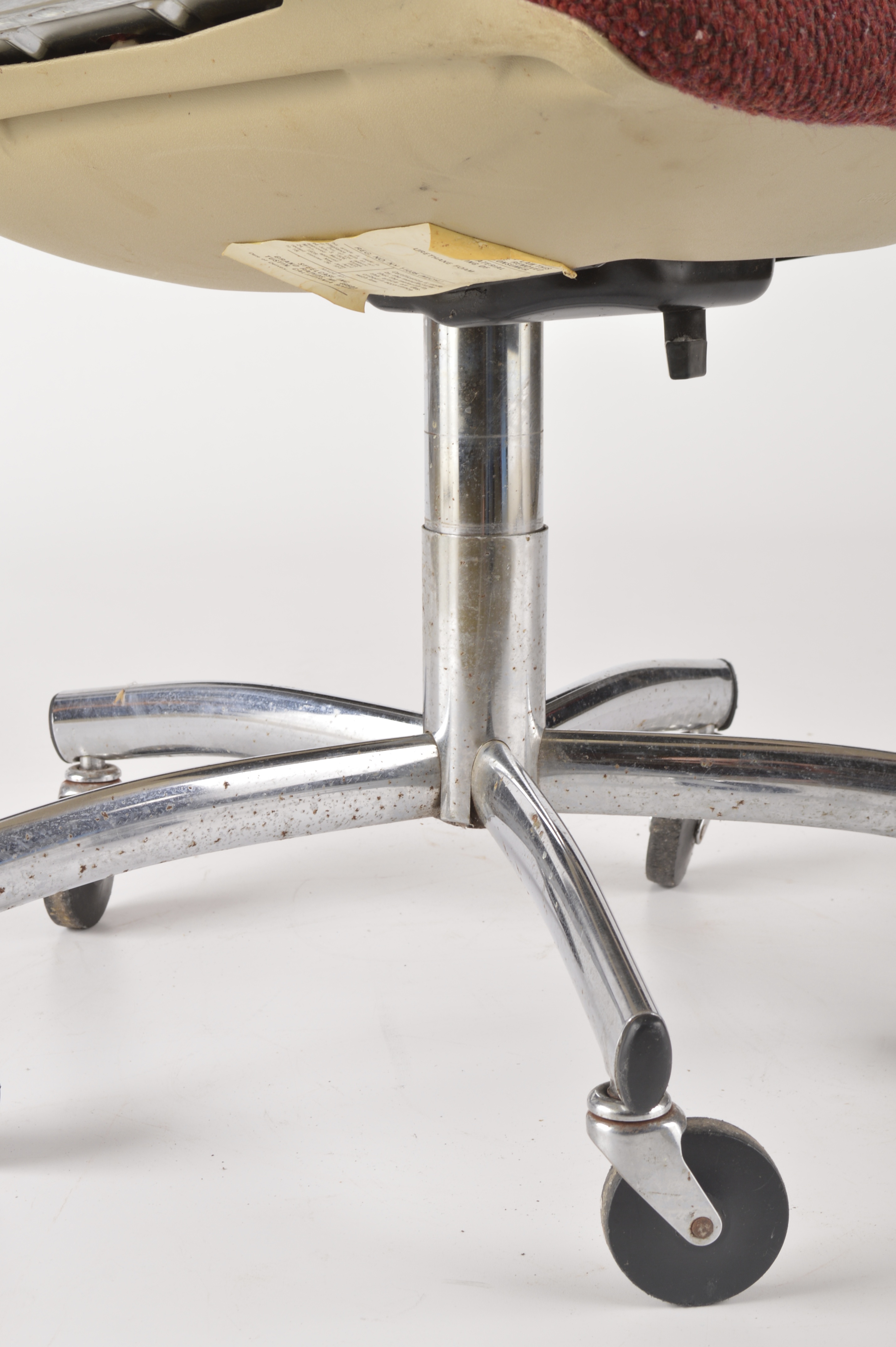 Vintage Steelcase Inc. Swivel Office Chair