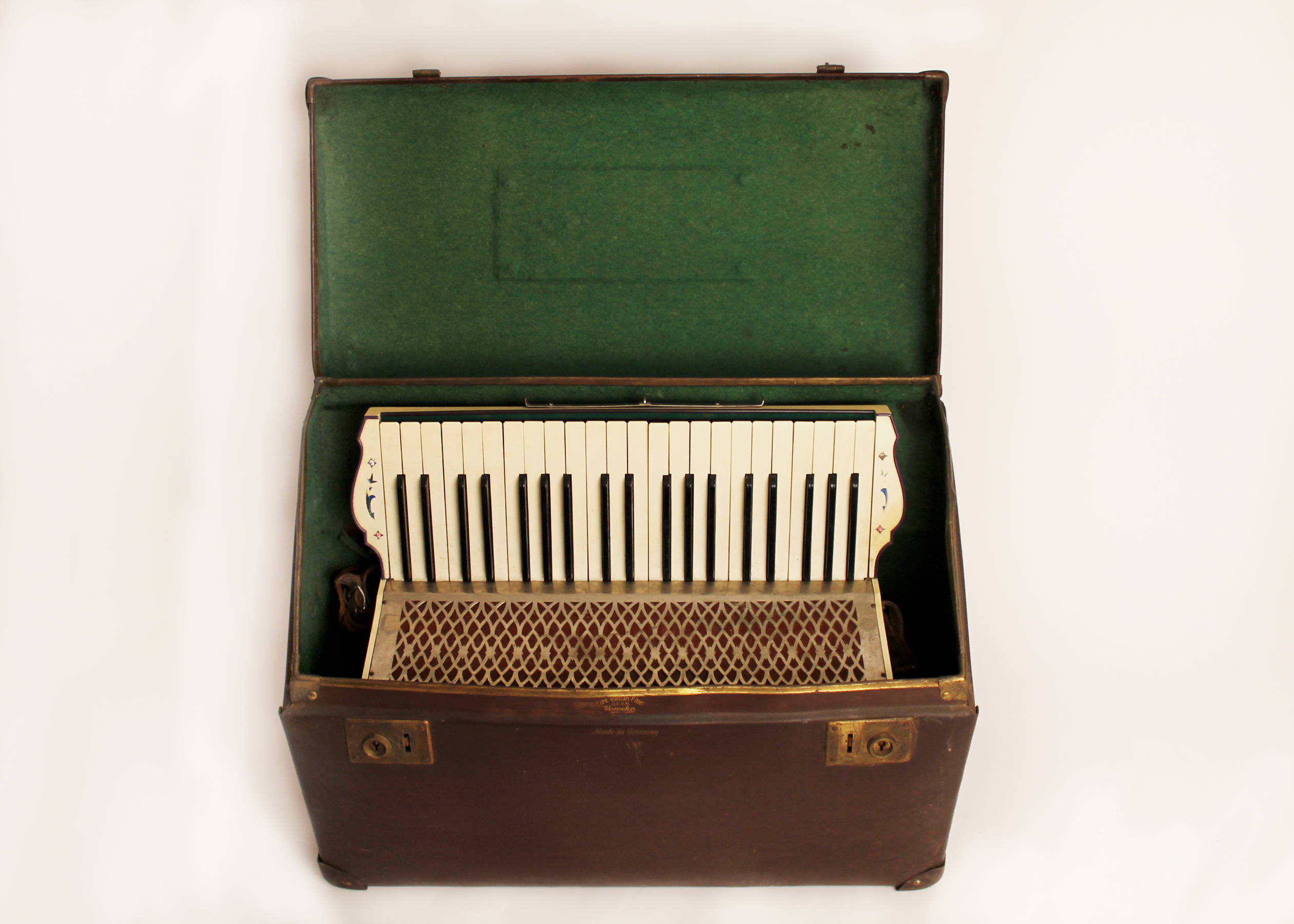 Vintage Hohner Accordion 120 Bass Keys in Voneko Leather Case