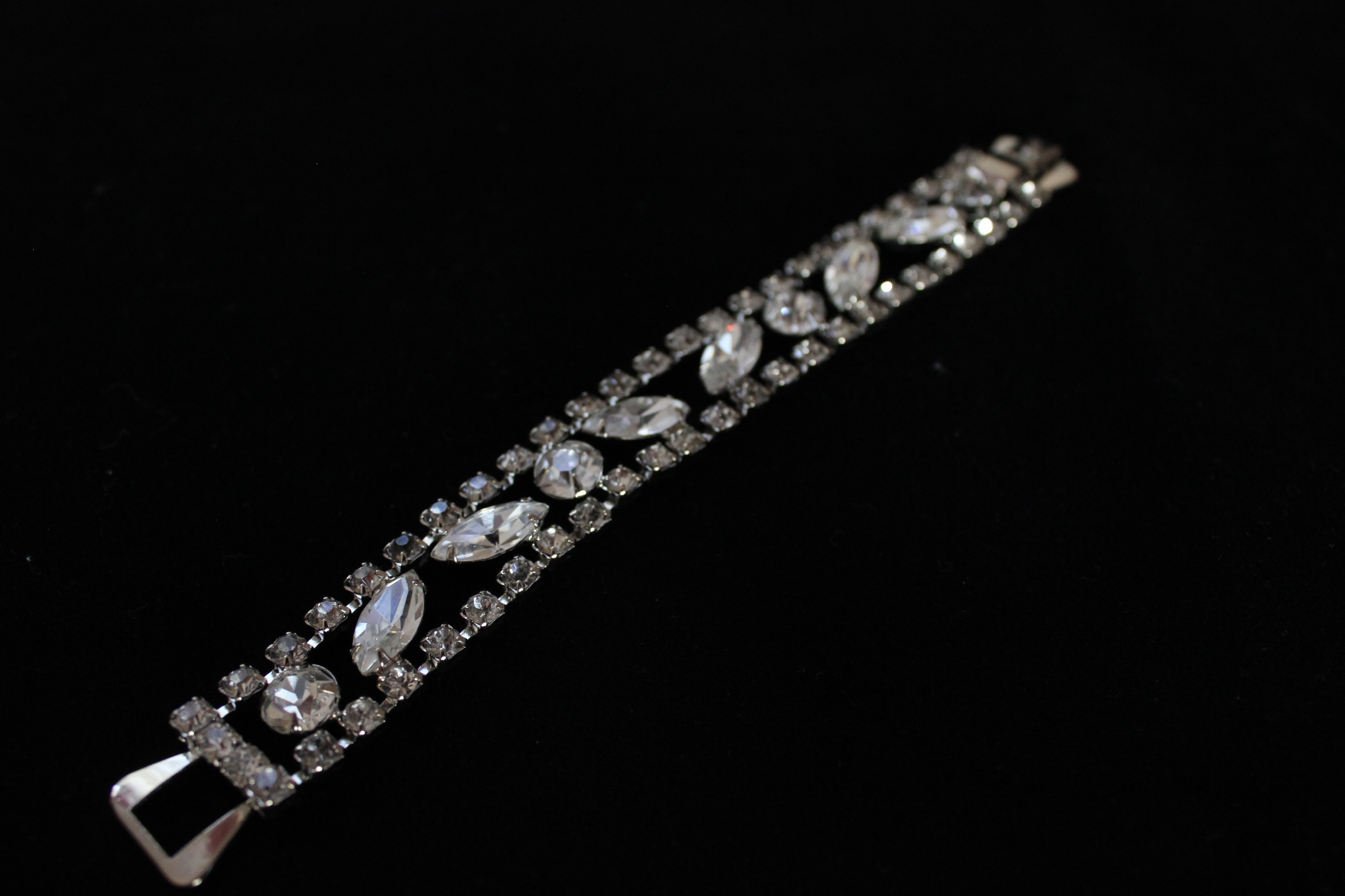 Collection of Women's Vintage Costume Jewlery