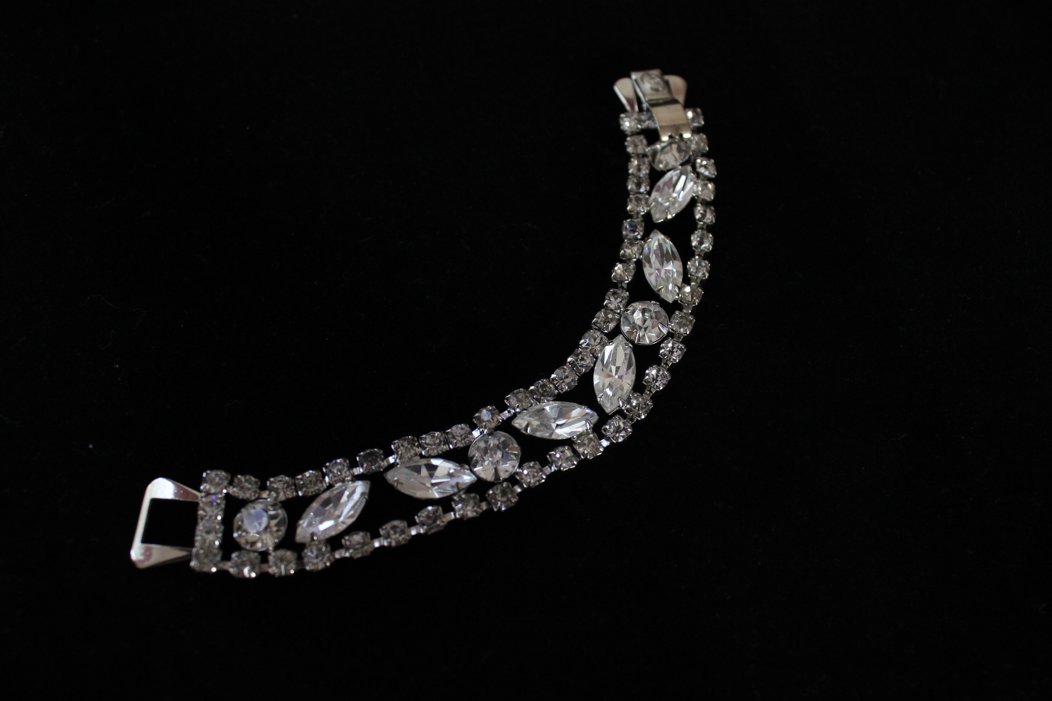 Collection of Women's Vintage Costume Jewlery