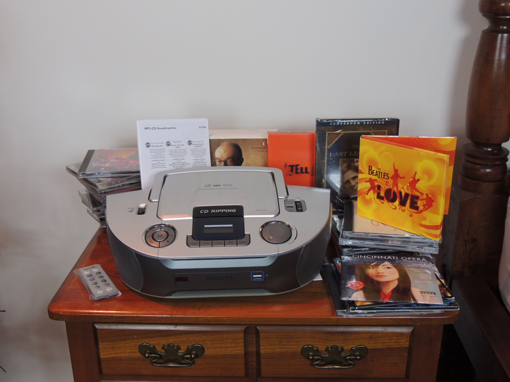 Philips MP3 Recorder CD Portable Radio Boombox and CDs