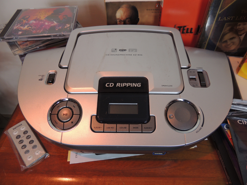 Philips MP3 Recorder CD Portable Radio Boombox and CDs