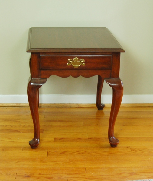 Henkel-Harris Solid Cherry End Table in Queen Anne Style