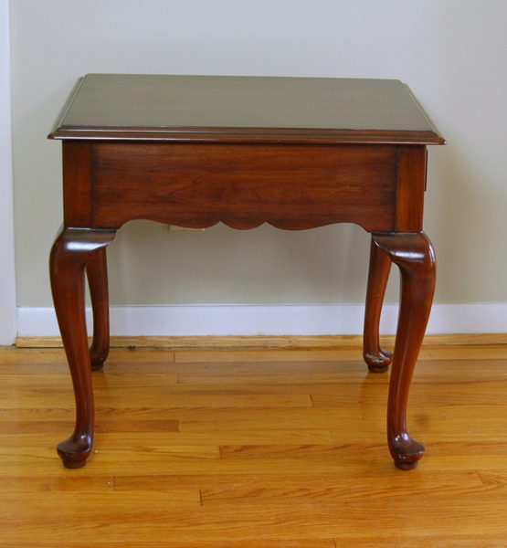 Henkel-Harris Solid Cherry End Table in Queen Anne Style