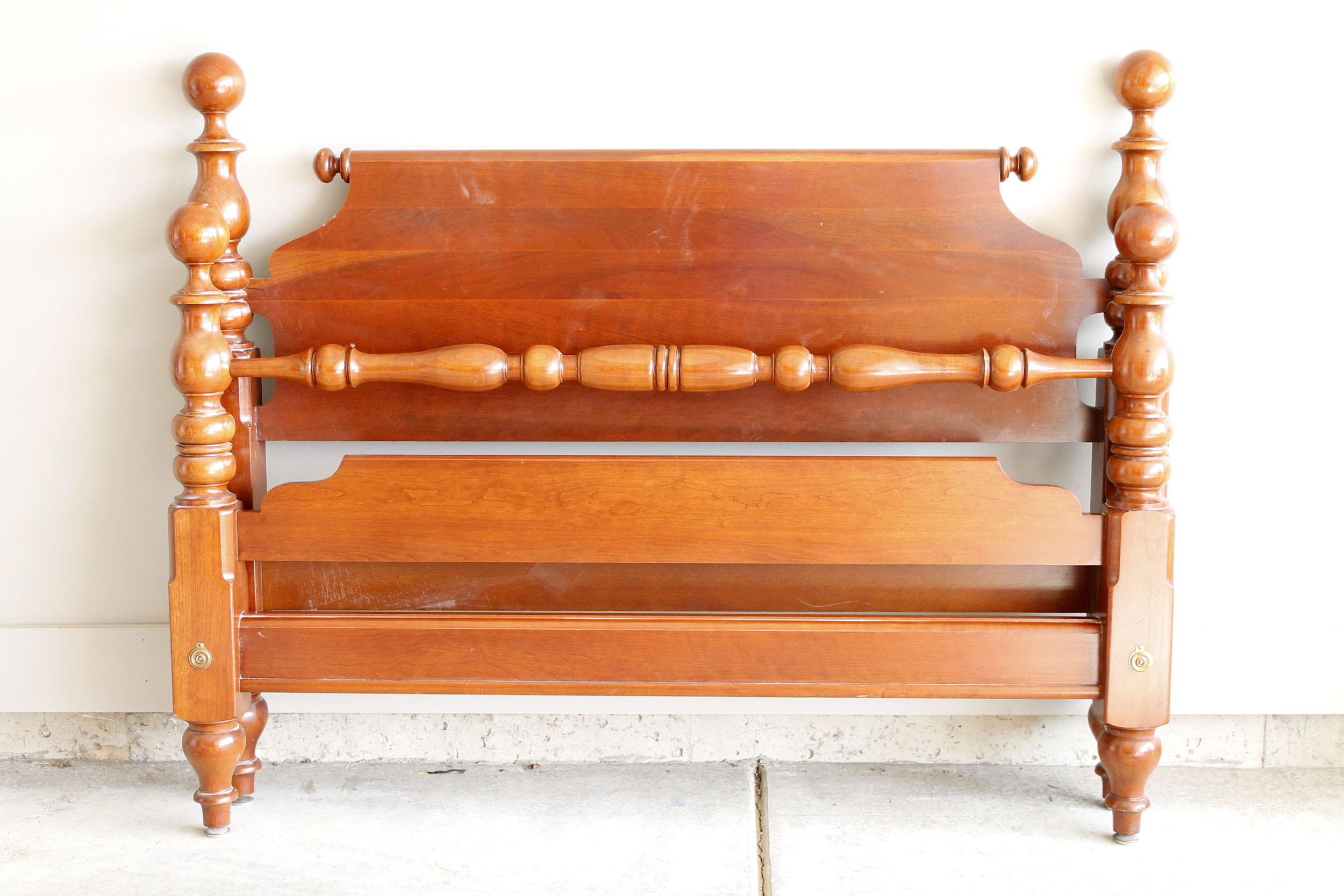 Maple Full Size Bedframe 