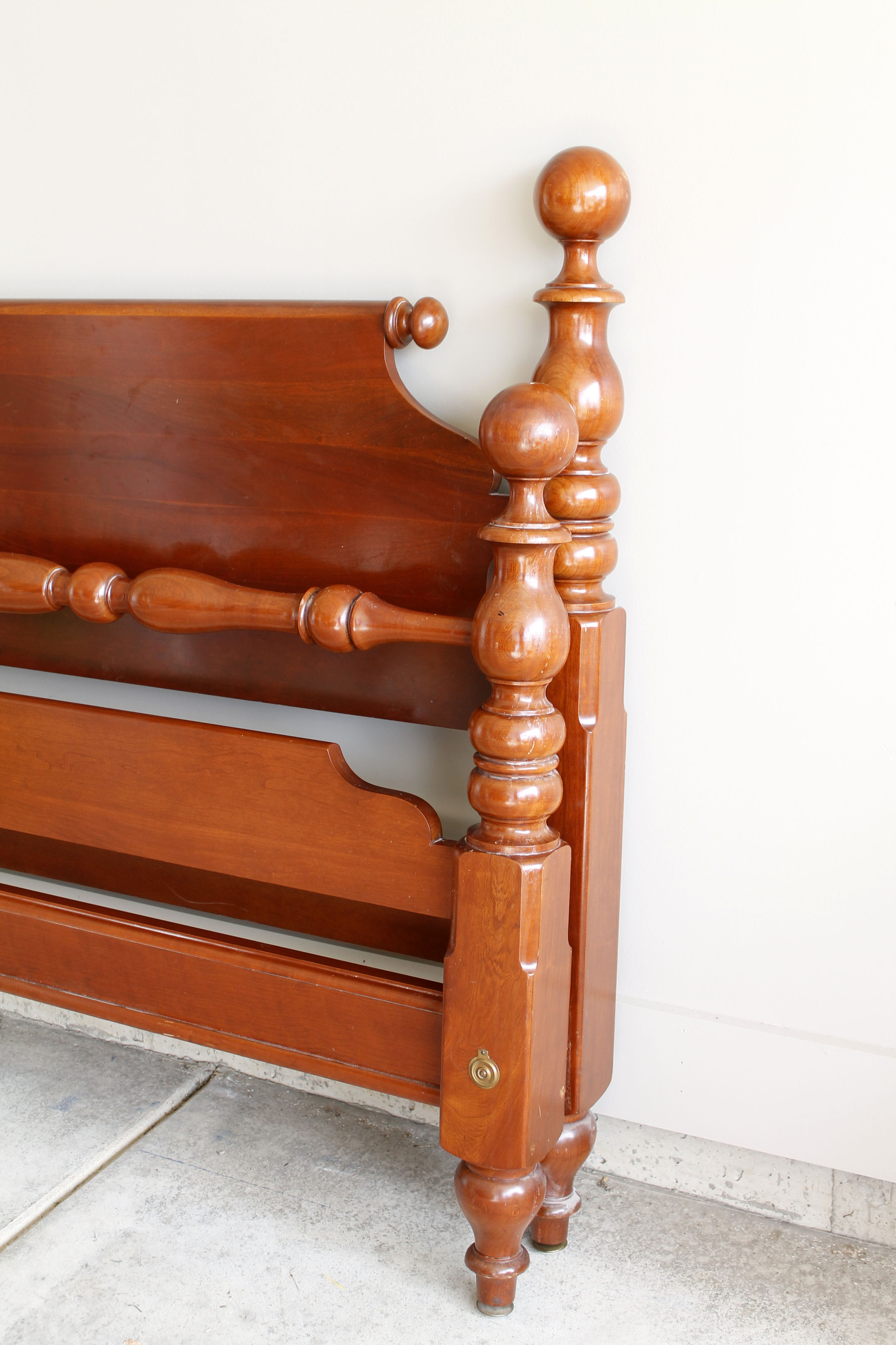 Maple Full Size Bedframe 